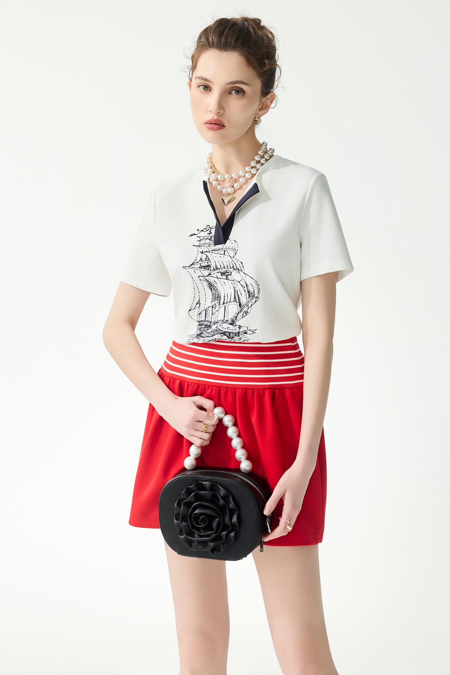 經典雙軌帆船刺繡Ｔ恤上衣經典雙軌帆船刺繡Ｔ恤上衣,上衣,刺繡,春夏穿搭,白色上衣