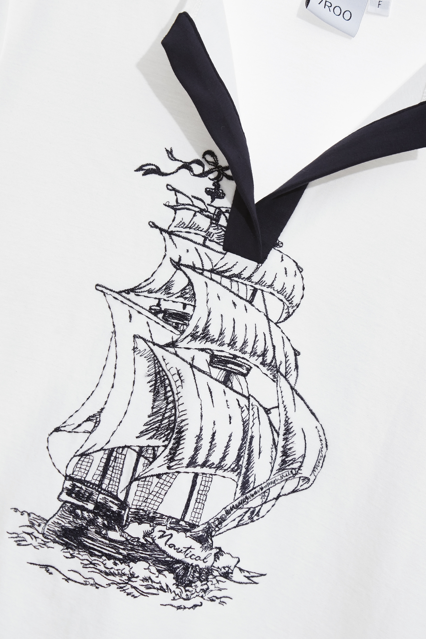 經典雙軌帆船刺繡Ｔ恤上衣經典雙軌帆船刺繡Ｔ恤上衣,上衣,刺繡,春夏穿搭,白色上衣