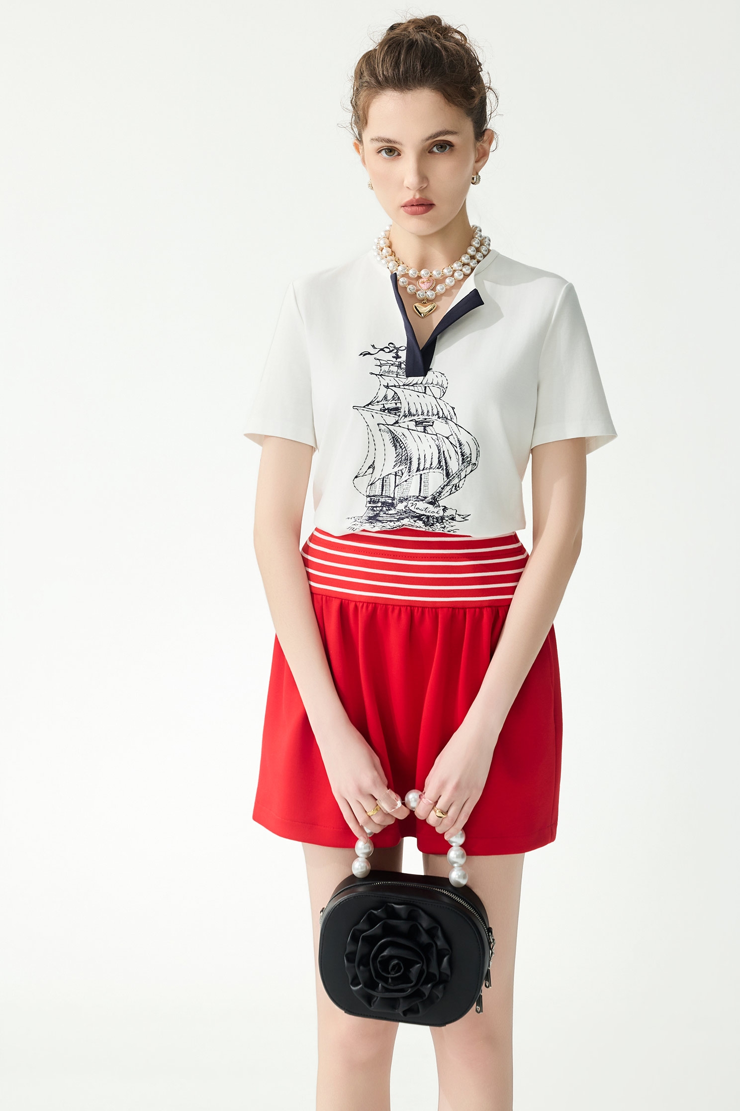 經典雙軌帆船刺繡Ｔ恤上衣經典雙軌帆船刺繡Ｔ恤上衣,上衣,刺繡,春夏穿搭,白色上衣