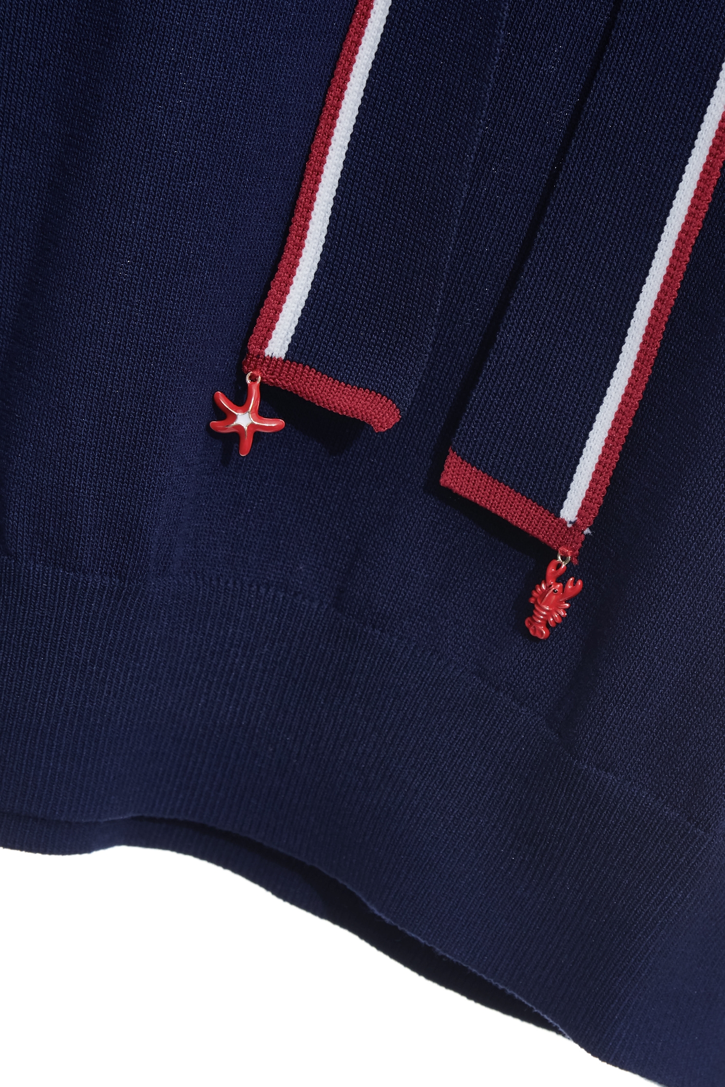 鑲紅白色邊POLO領針織上衣鑲紅白色邊POLO領針織上衣,上衣,人氣商品,春夏穿搭,白色上衣,針織,針織衫