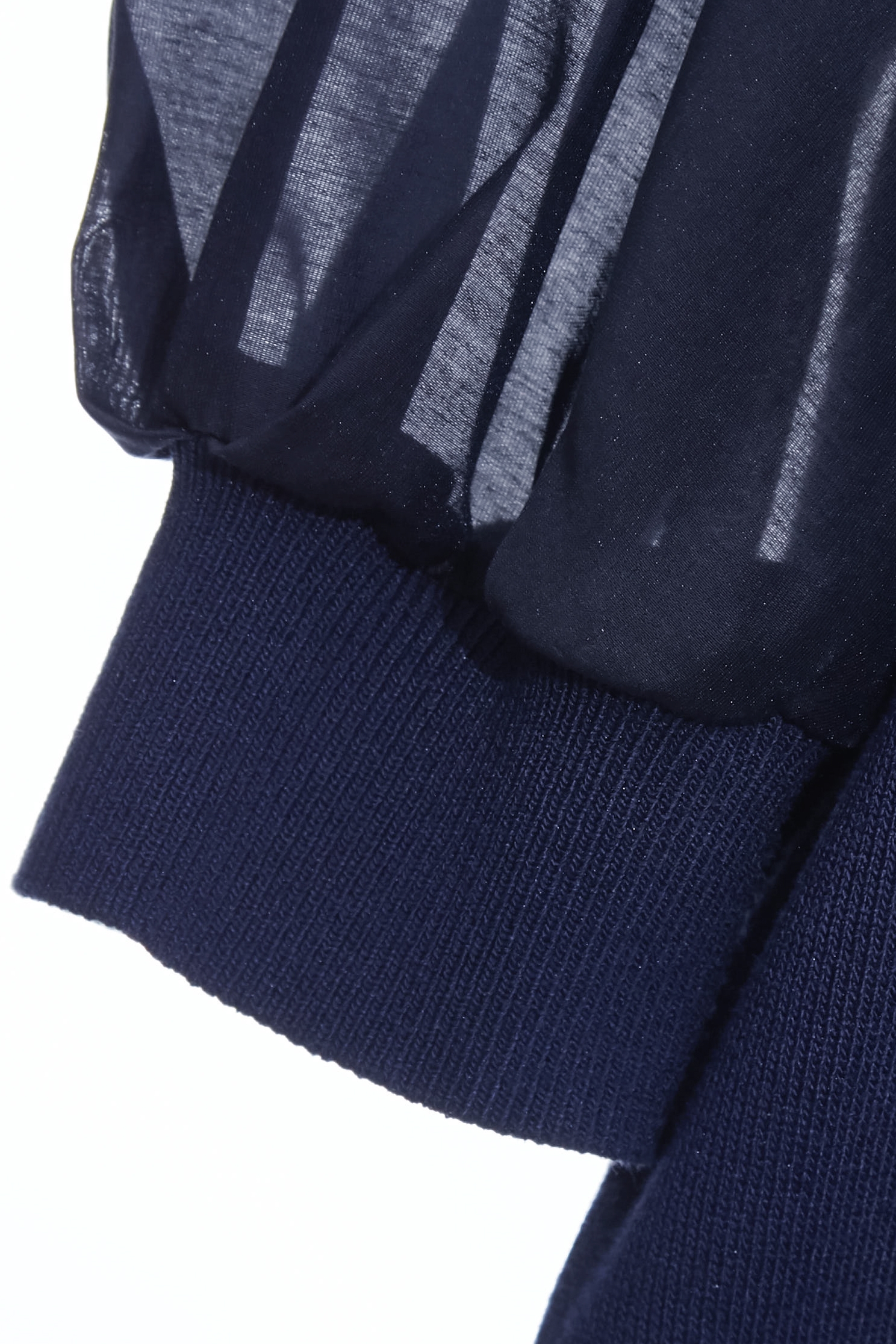 鑲紅白色邊POLO領針織上衣鑲紅白色邊POLO領針織上衣,上衣,人氣商品,春夏穿搭,白色上衣,針織,針織衫