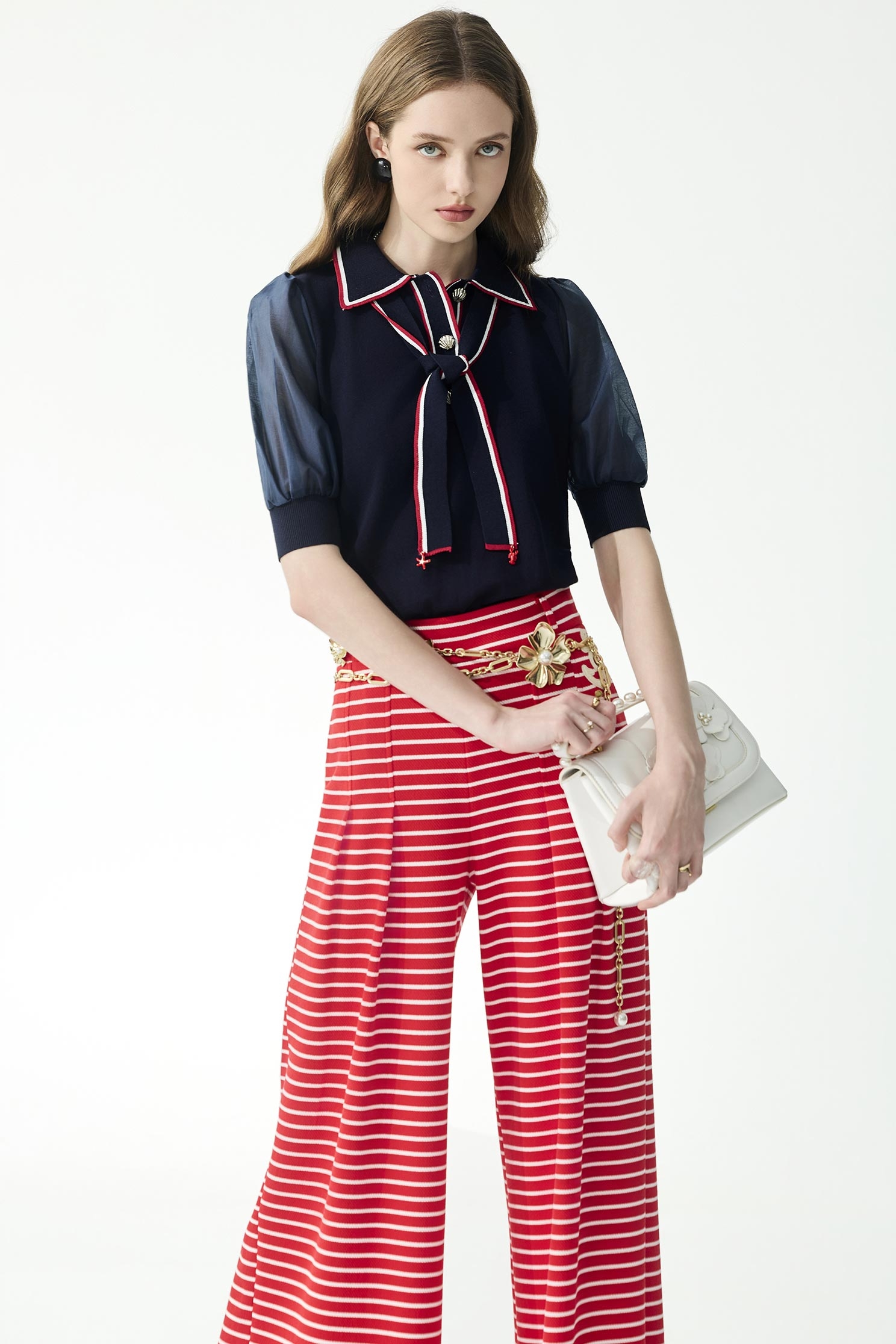 鑲紅白色邊POLO領針織上衣鑲紅白色邊POLO領針織上衣,上衣,人氣商品,春夏穿搭,白色上衣,針織,針織衫