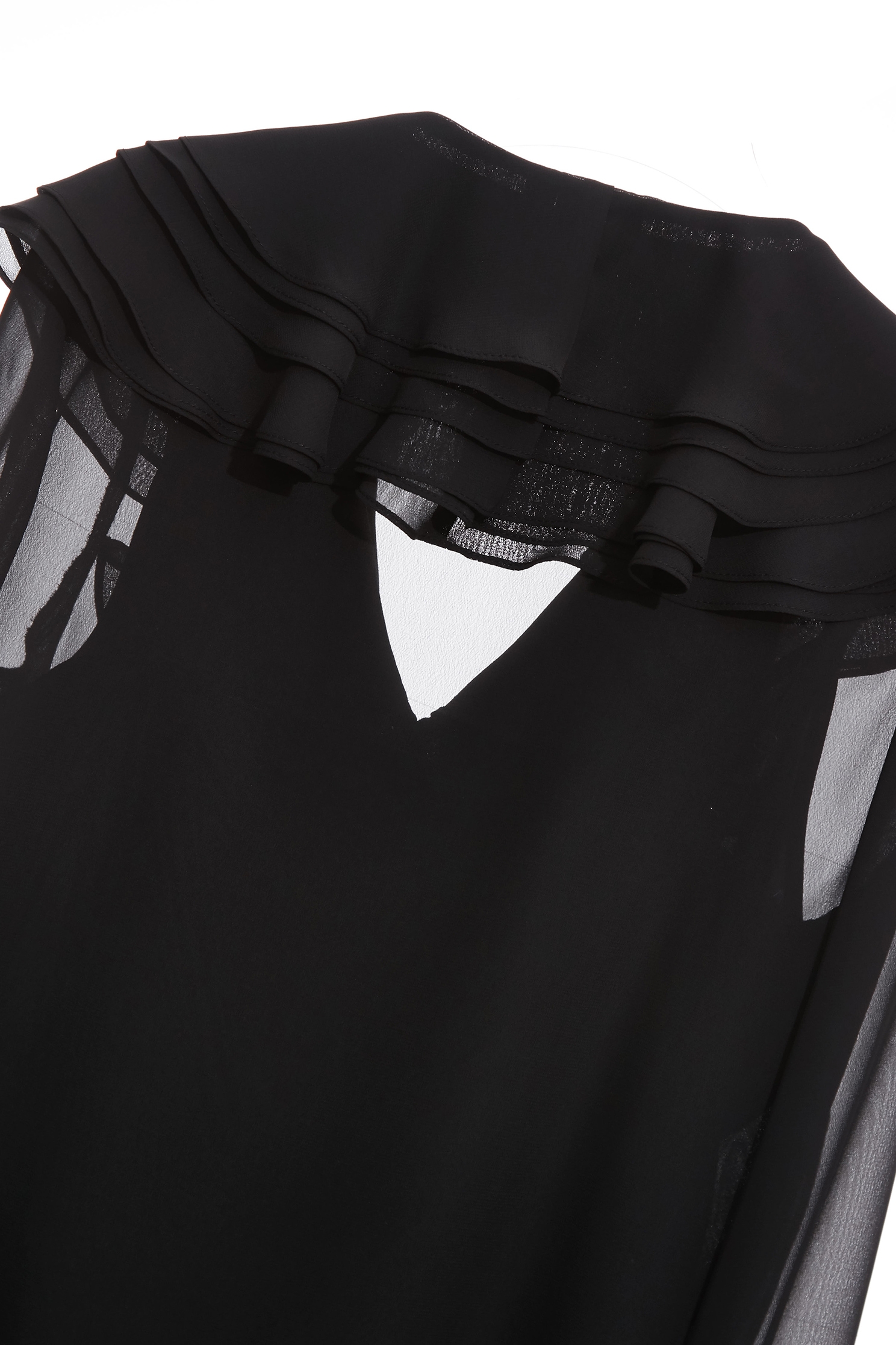 極致黑荷葉雪紡單品上衣極致黑荷葉雪紡單品上衣,上衣,內搭上衣,春夏穿搭,荷葉,雪紡,黑色上衣