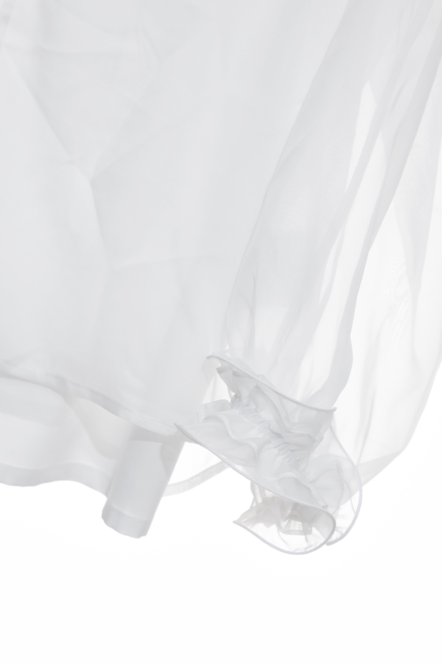 雪白V領荷葉七分袖上衣雪白V領荷葉七分袖上衣,上衣,人氣商品,內搭上衣,春夏穿搭,白色上衣,荷葉,雪紡