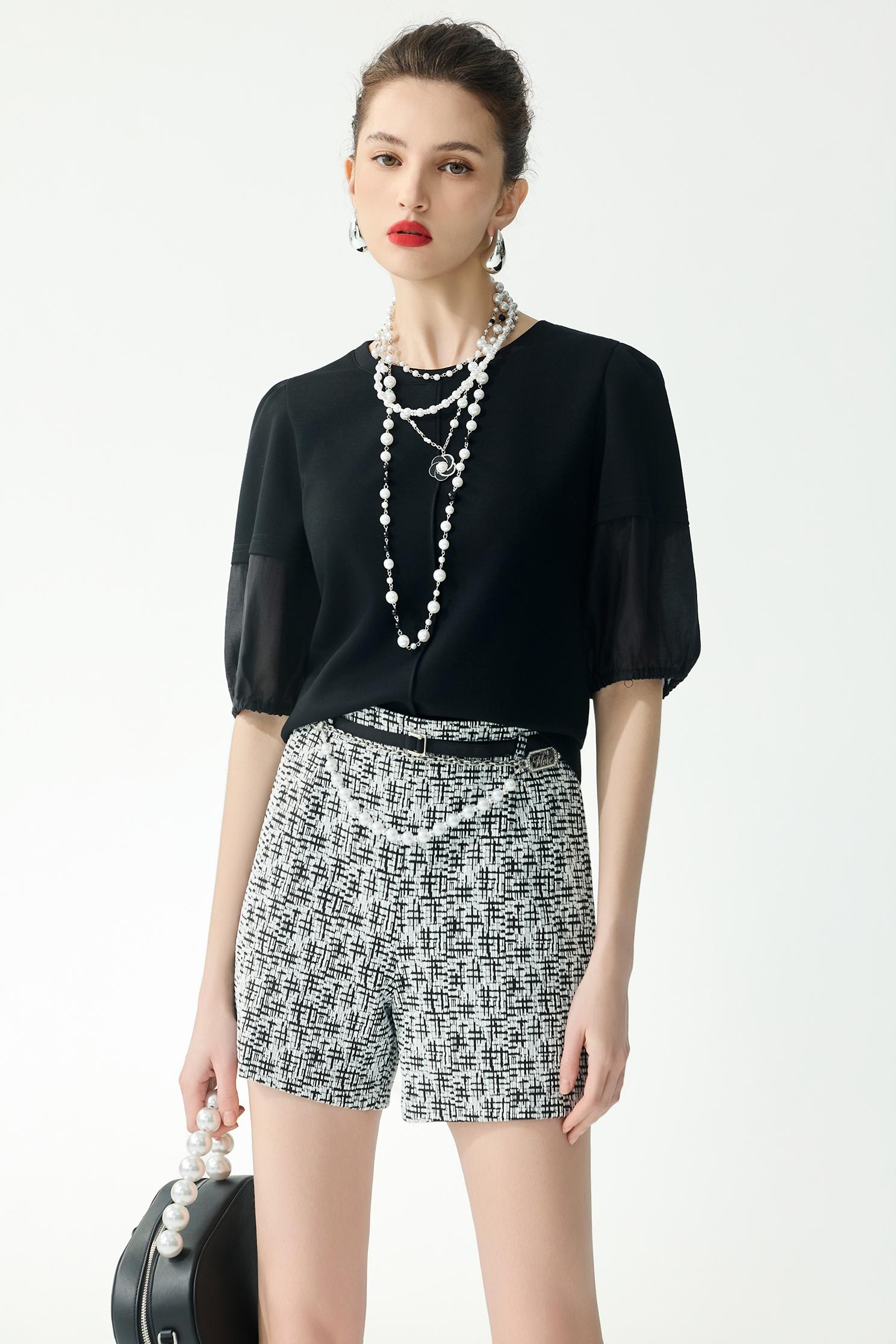 極致黑異材拼接微鬆T恤極致黑異材拼接微鬆T恤,上衣,人氣商品,春夏穿搭,針織,黑色上衣