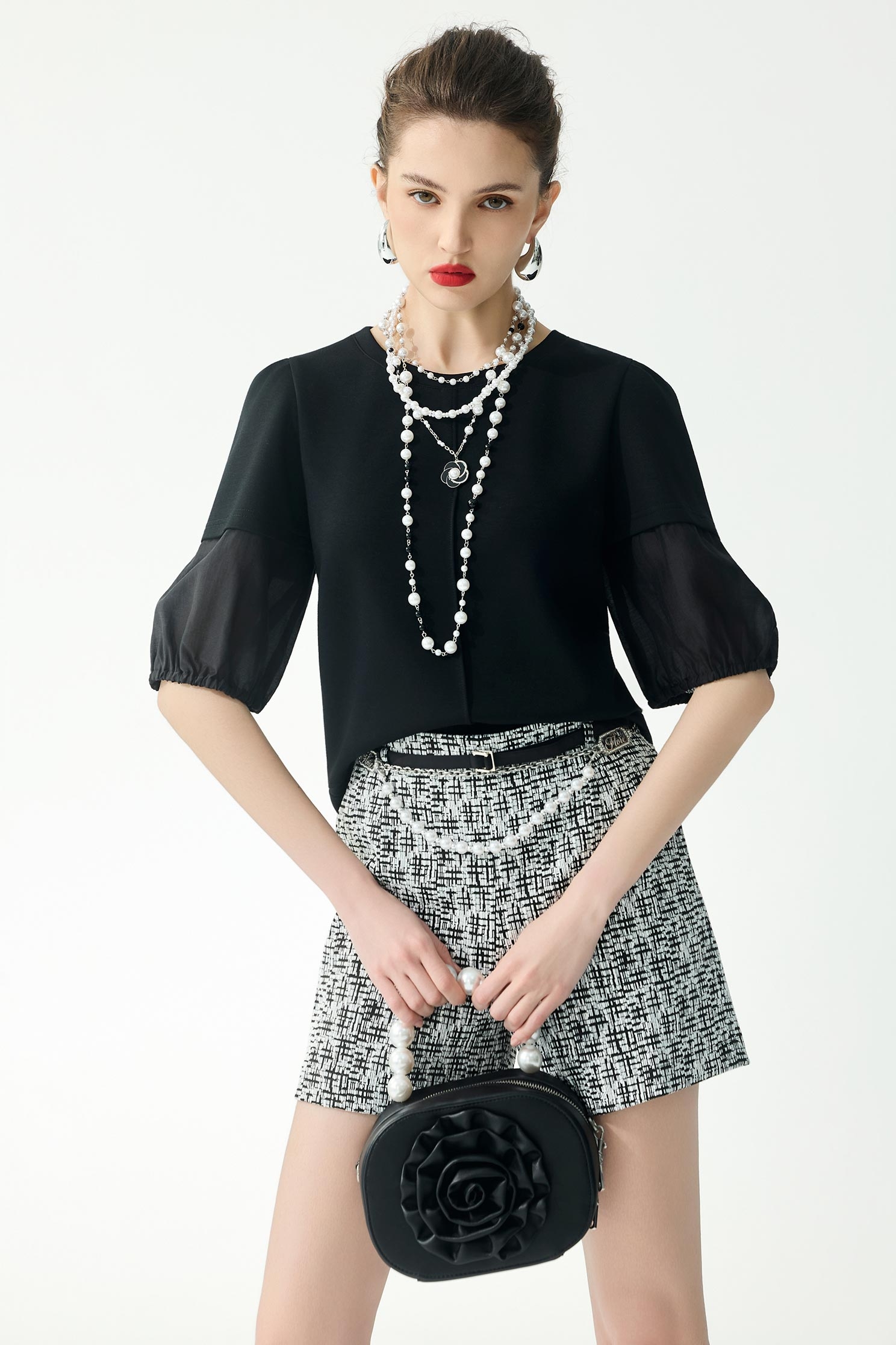 極致黑異材拼接微鬆T恤極致黑異材拼接微鬆T恤,上衣,人氣商品,春夏穿搭,針織,黑色上衣