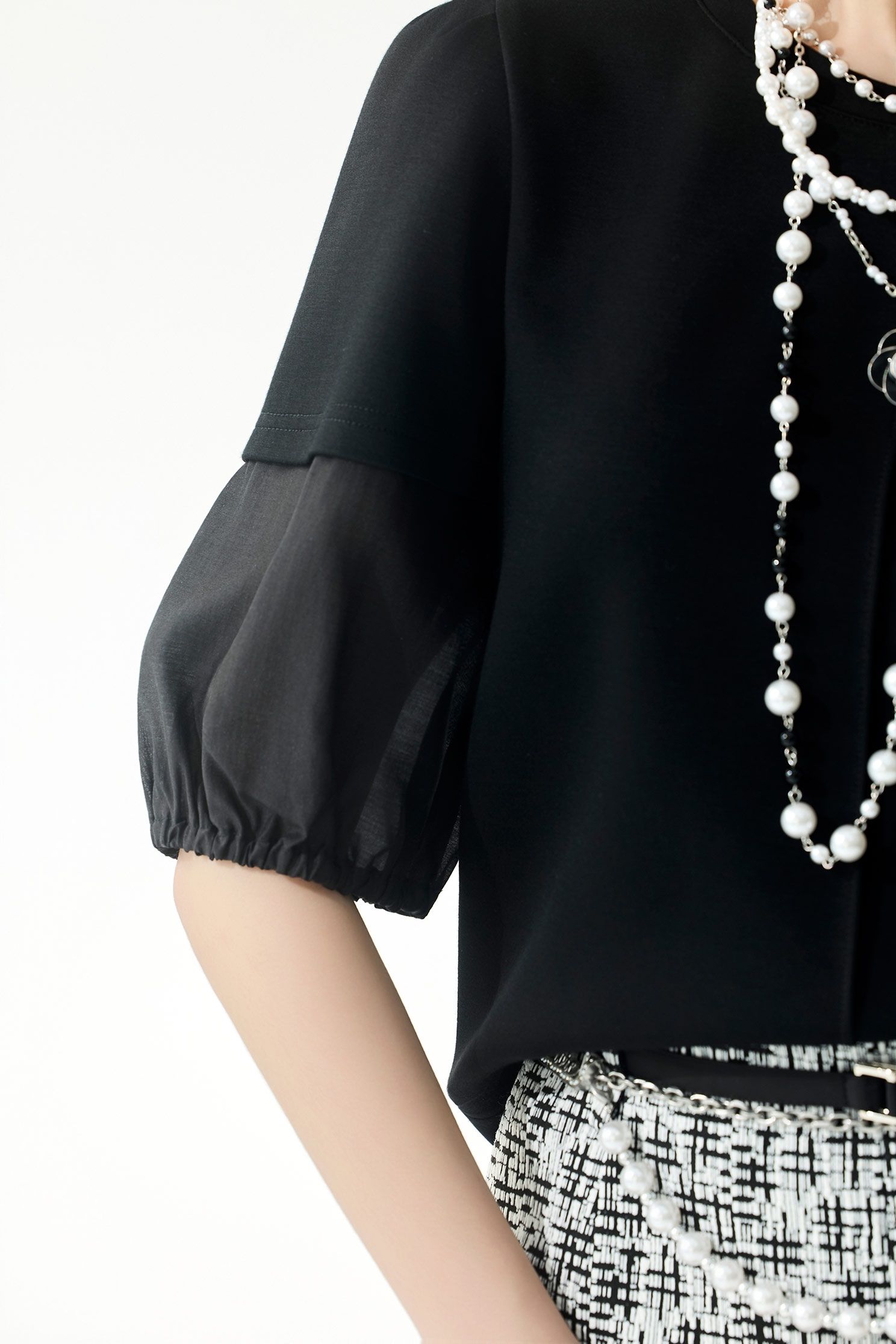 極致黑異材拼接微鬆T恤極致黑異材拼接微鬆T恤,上衣,人氣商品,春夏穿搭,針織,黑色上衣