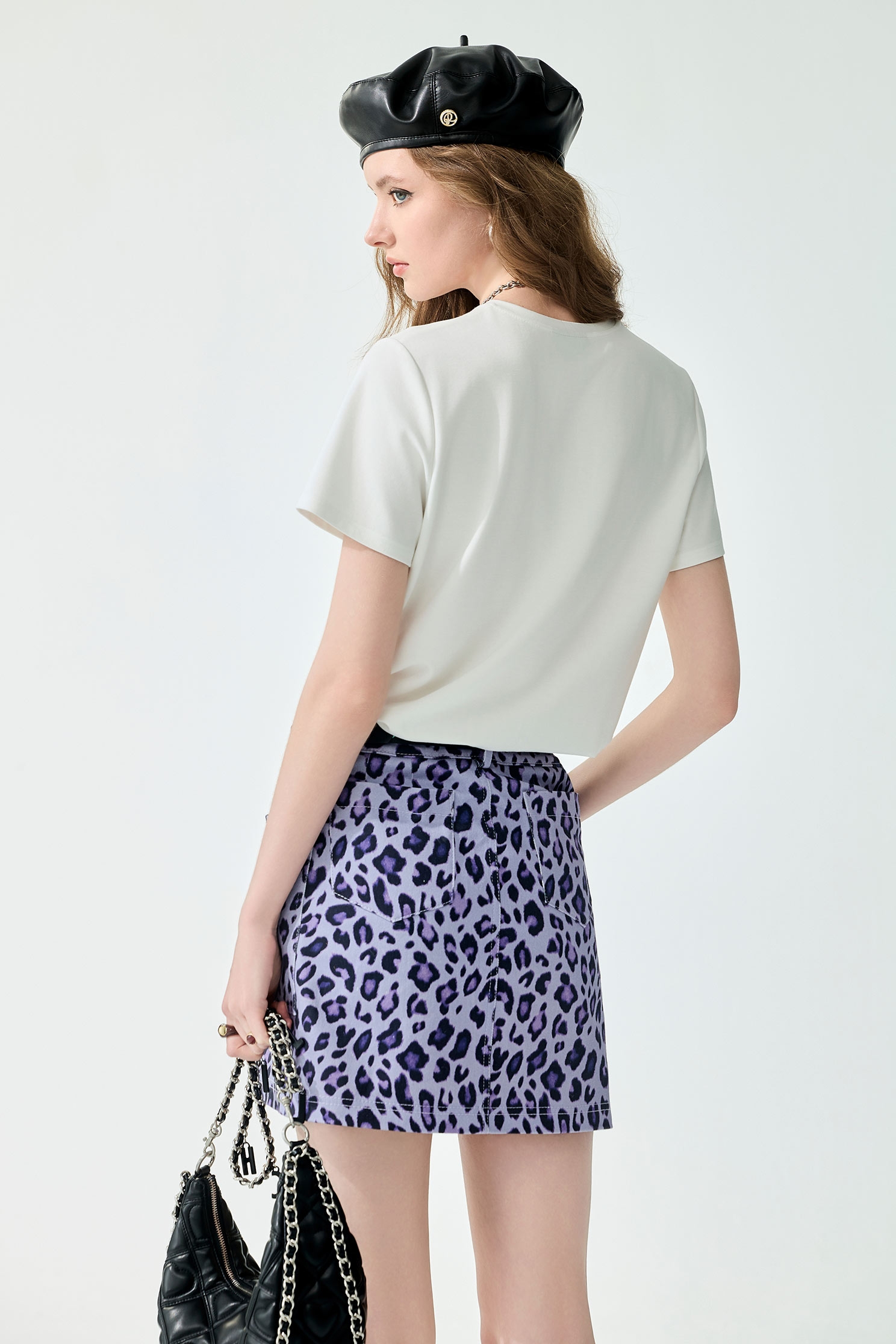 櫻桃印花佐刺繡Ｔ恤上衣櫻桃印花佐刺繡Ｔ恤上衣,上衣,刺繡,春夏穿搭,白色上衣