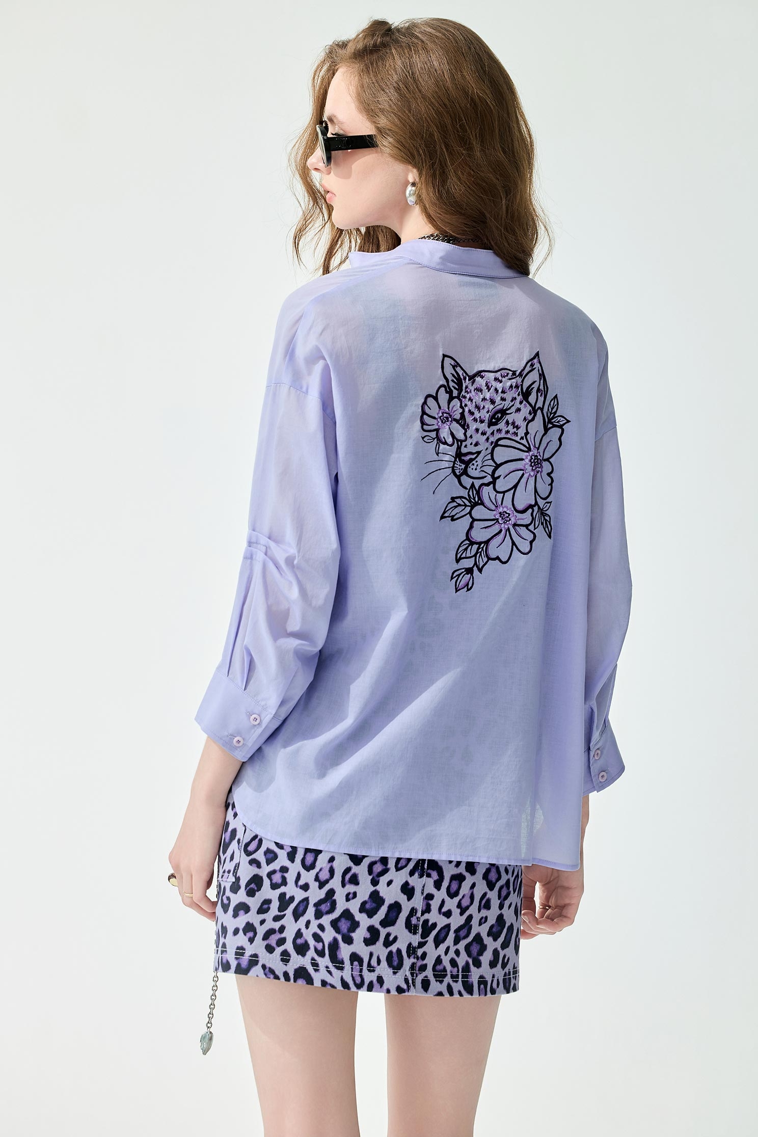 柔紫色襯衫式上衣柔紫色襯衫式上衣,上衣,刺繡,春夏穿搭