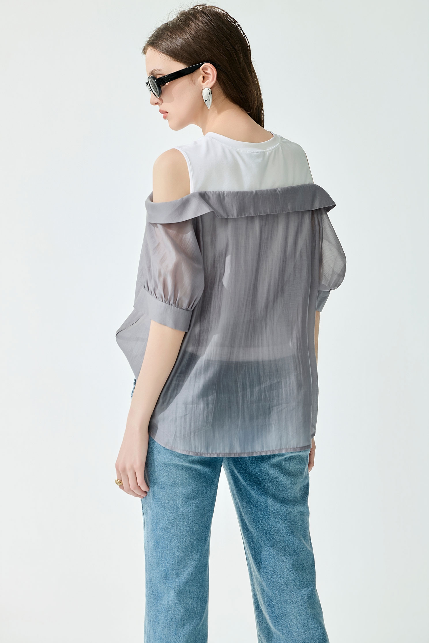 數字霧灰絲棉偽兩件上衣數字霧灰絲棉偽兩件上衣,上衣,春夏穿搭,白色上衣