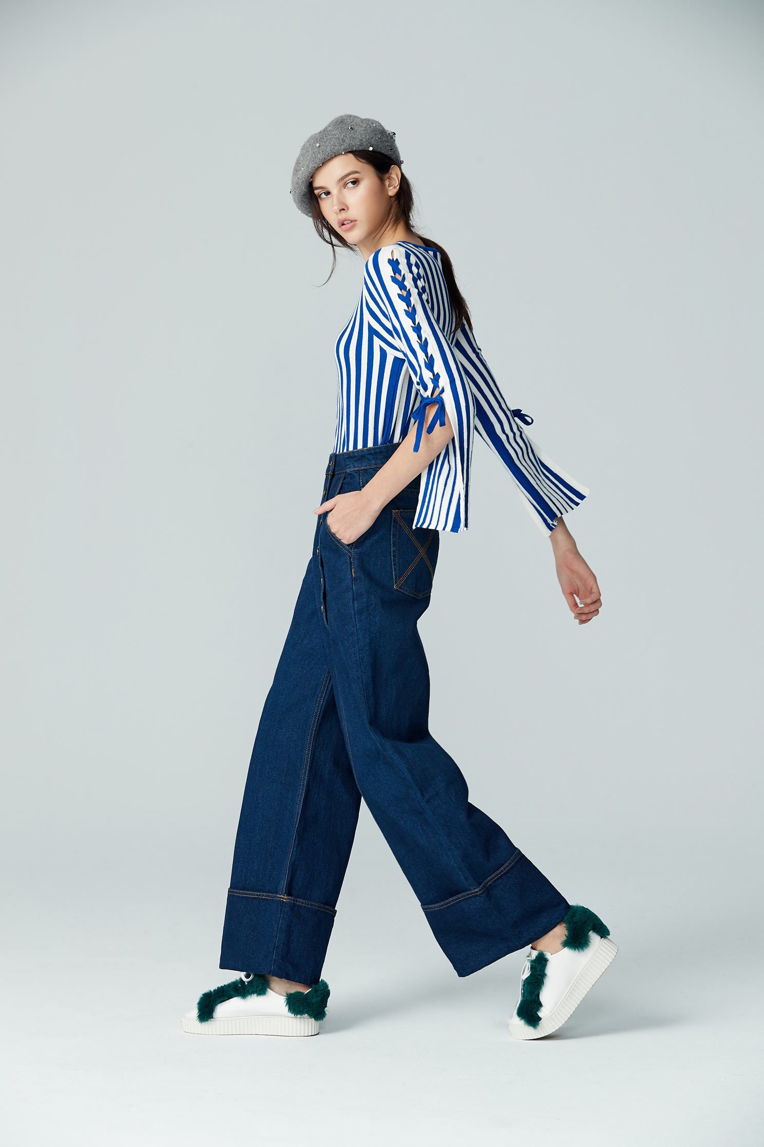 Elegant blouse in stripes with sleeve strap special design,top,knittedtop,longsleevetop