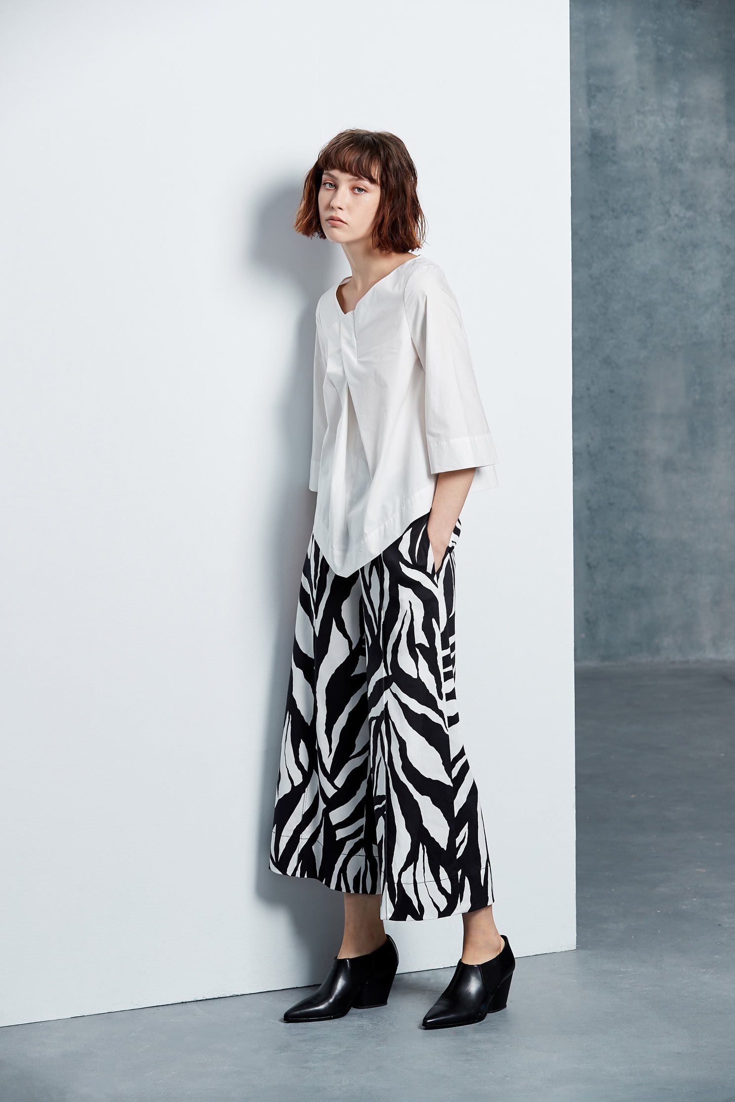 Plain classic top,top,whitetop,cotton,longsleevetop