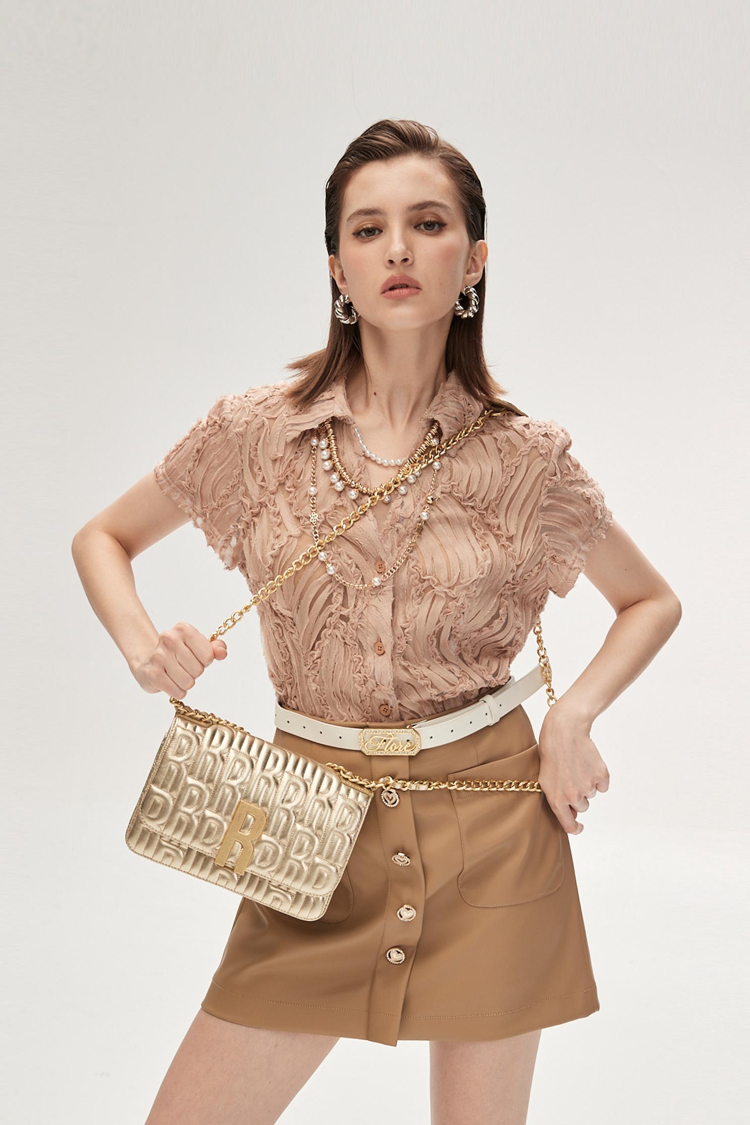 珍珠項鍊網紗立體繞花上衣珍珠項鍊網紗立體繞花上衣,上班OL穿搭,上衣,珍珠,秋冬穿搭,網紗,襯衫,項鍊