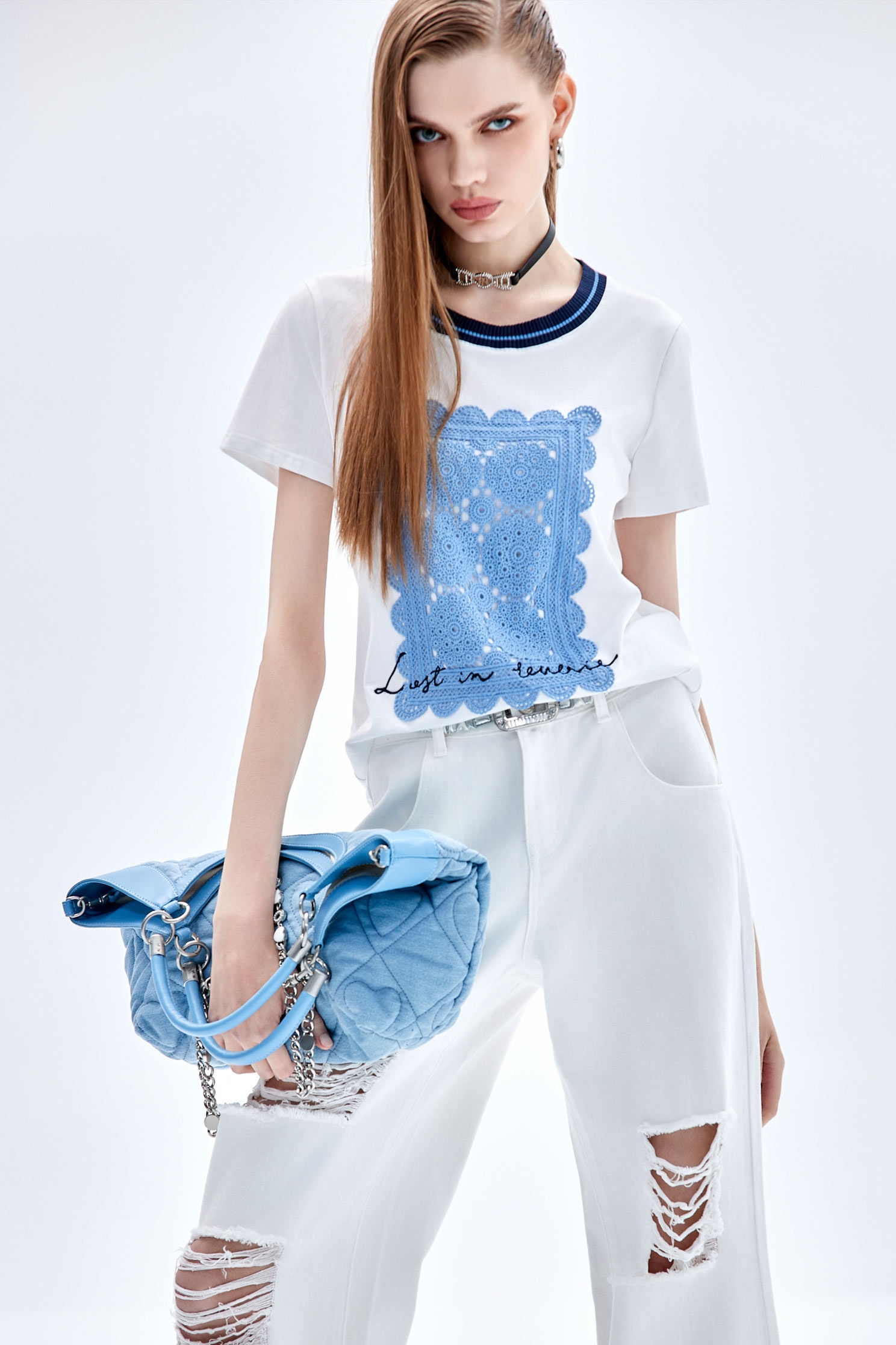 晴空藍精緻蕾絲繡花Ｔ晴空藍精緻蕾絲繡花Ｔ,T-Shirt,上衣,人氣商品,白色上衣,秋冬穿搭,純棉,繡花,蕾絲