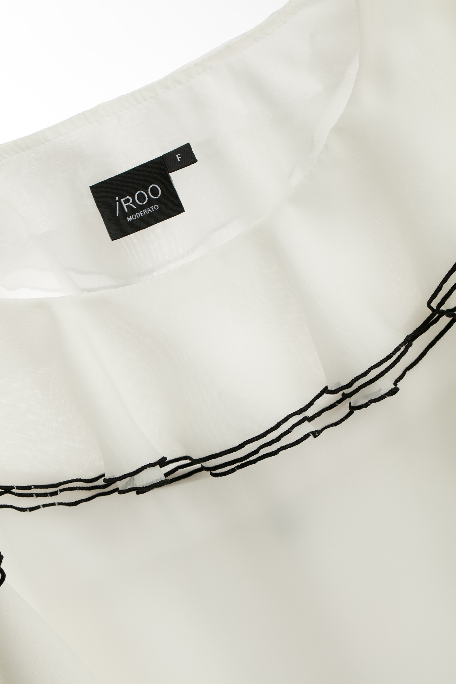 奶油白黑邊荷葉長袖上衣奶油白黑邊荷葉長袖上衣,上衣,內搭上衣,白色上衣,秋冬穿搭,荷葉