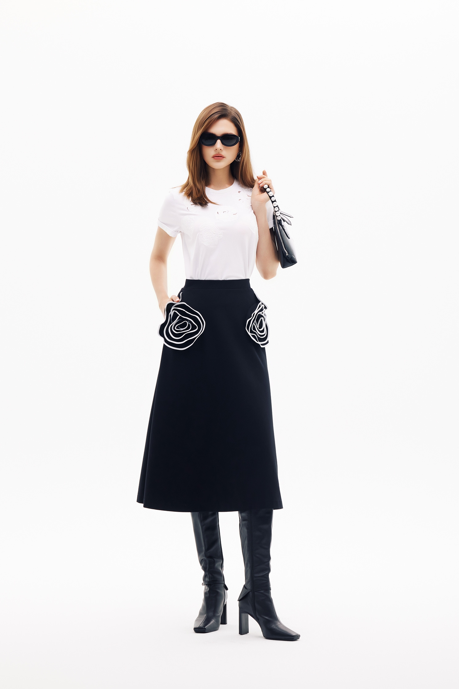 玫瑰異材簍空繡花T恤玫瑰異材簍空繡花T恤,上衣,春夏穿搭,花花世界,輕奢度假,輕奢渡假