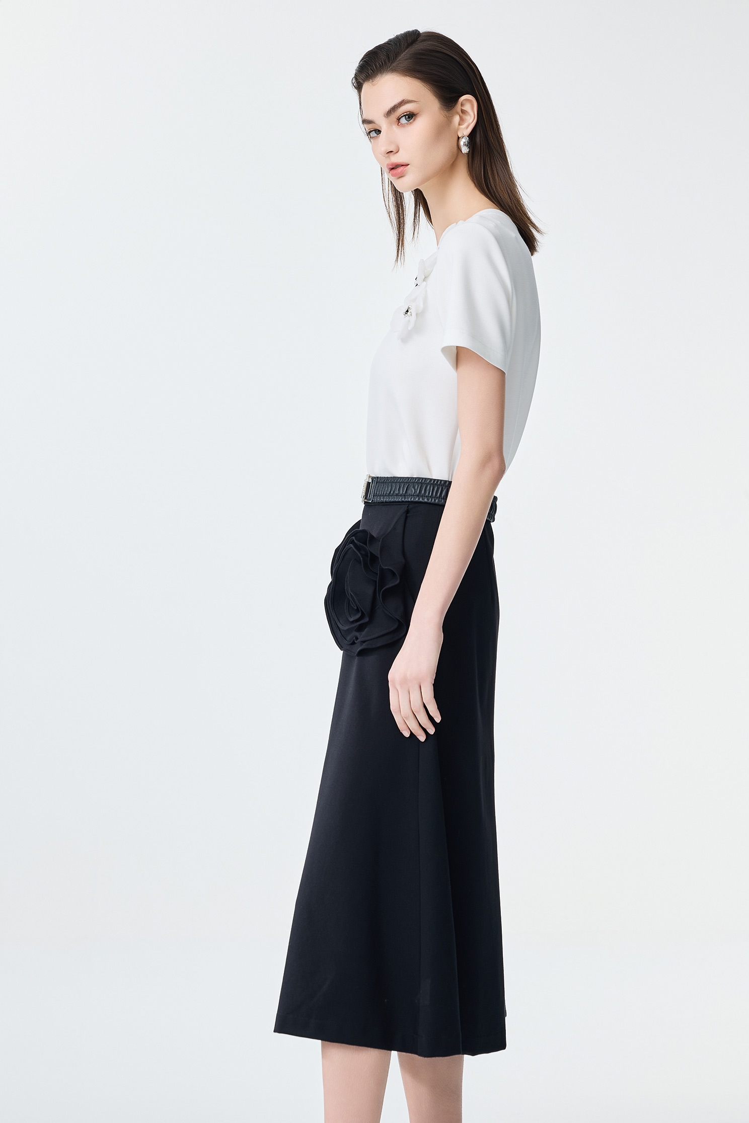  立體花朵繡花單品上衣 立體花朵繡花單品上衣,上衣,春夏穿搭,約會特輯,花花世界