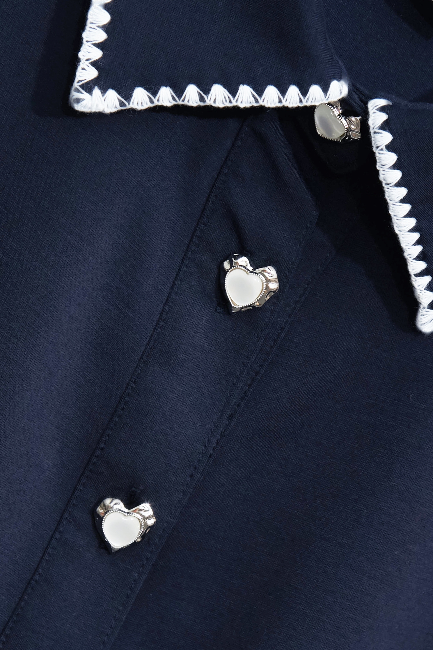 海洋洞穴色刺繡邊上衣海洋洞穴色刺繡邊上衣,上衣,人氣商品,刺繡,春夏穿搭,約會特輯