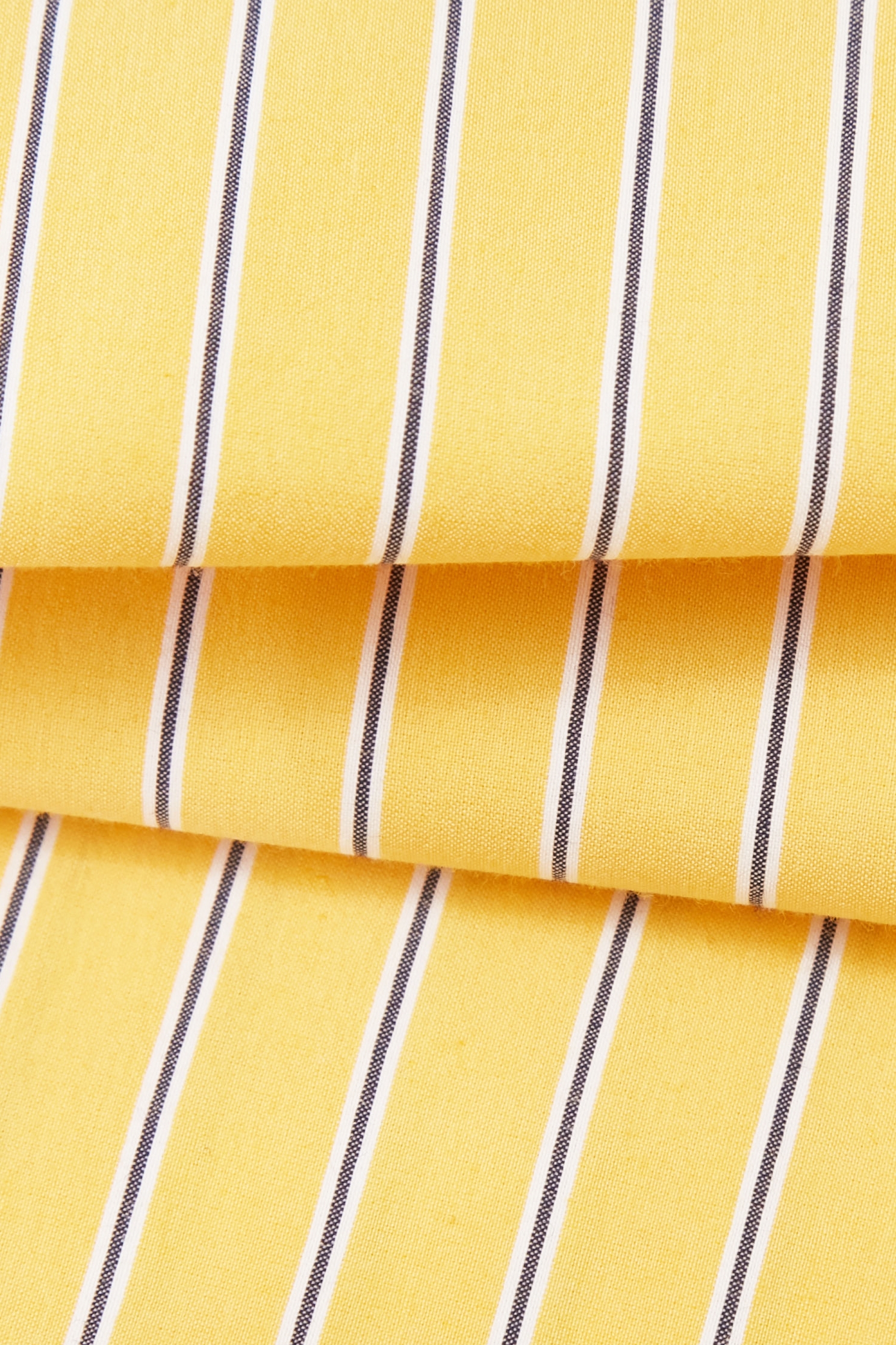 黃灰條不規則剪接大襯衫黃灰條不規則剪接大襯衫,上班OL穿搭,人氣商品,春夏穿搭,條紋,繡花,襯衫,輕奢度假,輕奢渡假