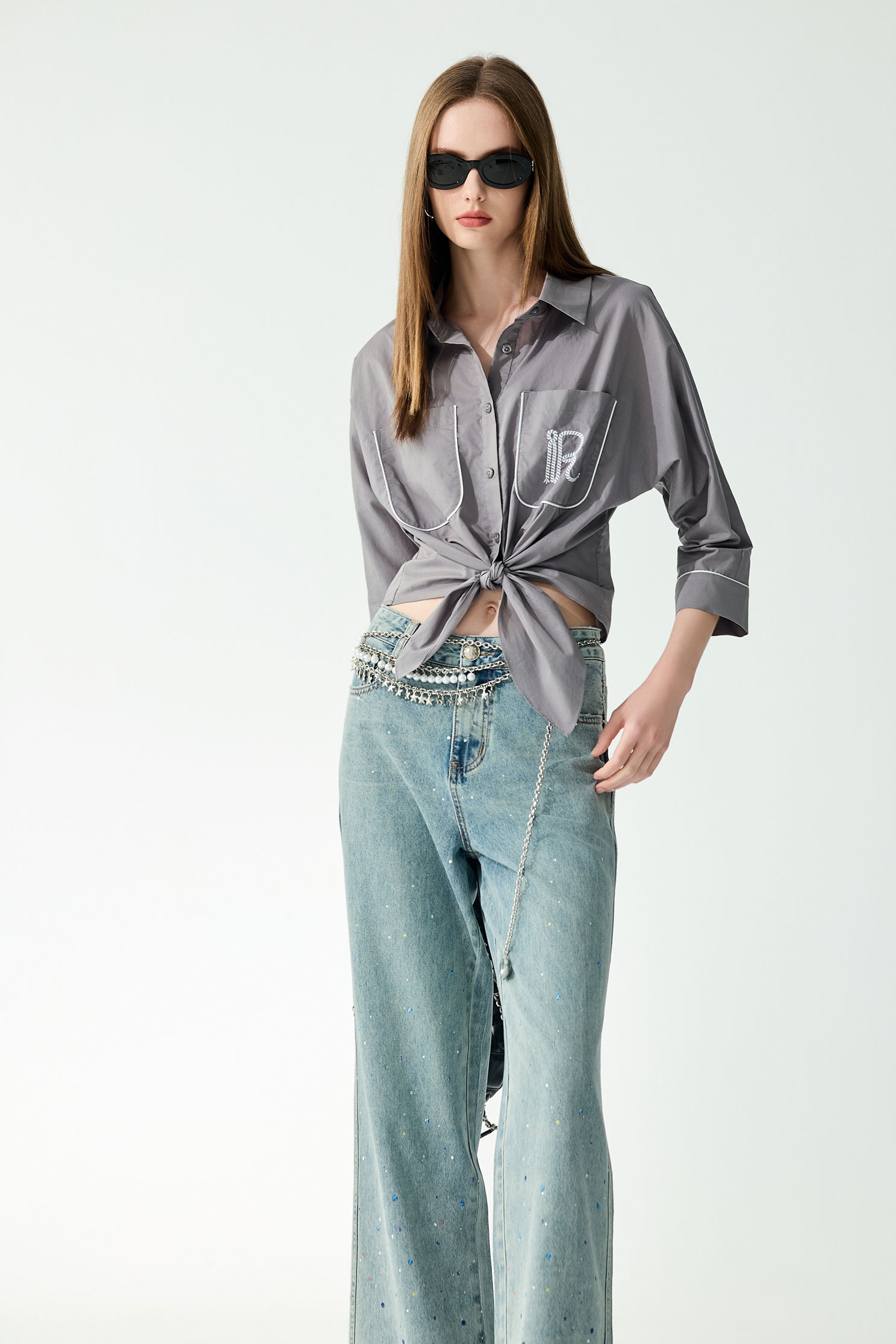 丁香灰繡花綁帶襯衫丁香灰繡花綁帶襯衫,上班OL穿搭,人氣商品,春夏穿搭,繡花,襯衫