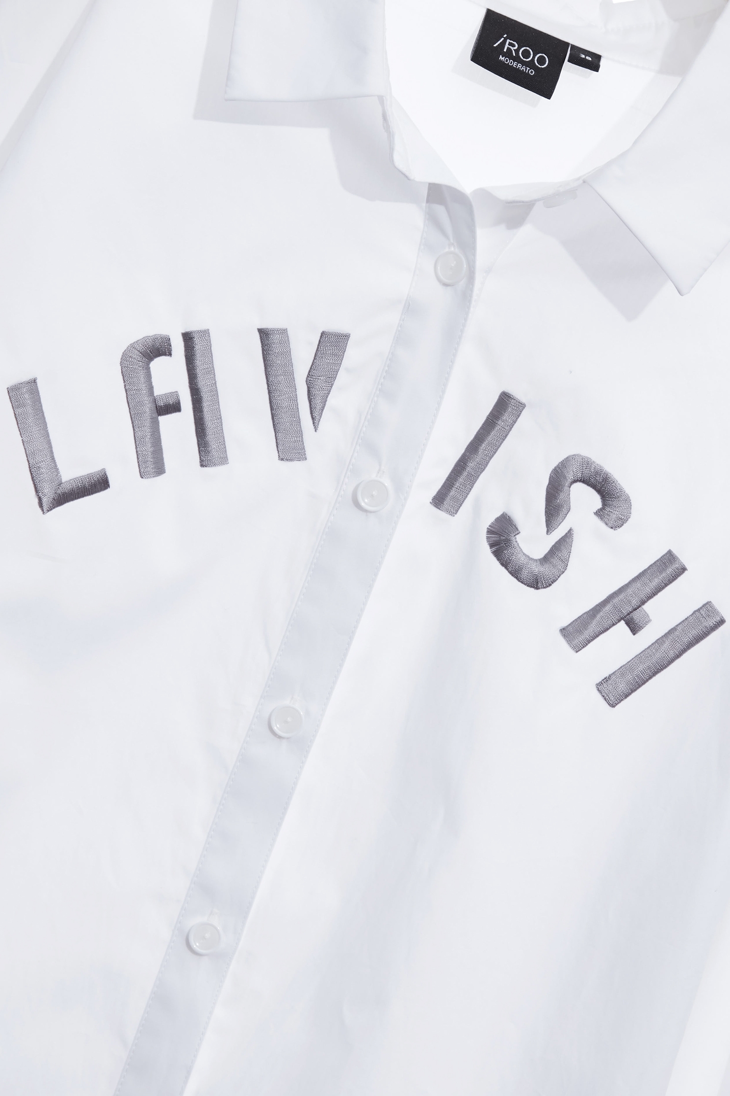 丁香灰刺繡長版襯衫丁香灰刺繡長版襯衫,上班OL穿搭,上衣,刺繡,春夏穿搭,襯衫,輕奢度假,輕奢渡假,長版襯衫