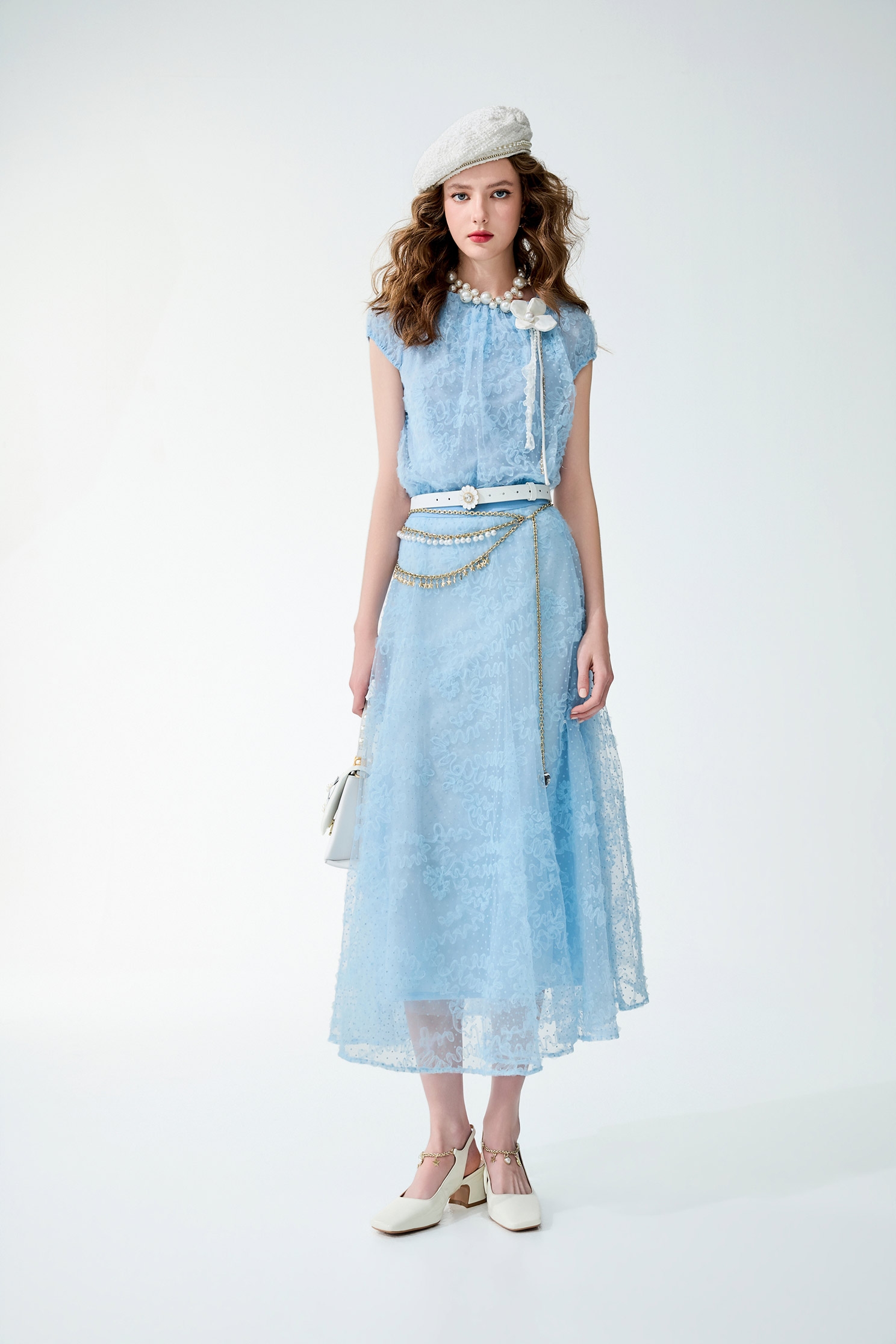 幻藍色自帶花朵別針上衣幻藍色自帶花朵別針上衣,上衣,春夏穿搭