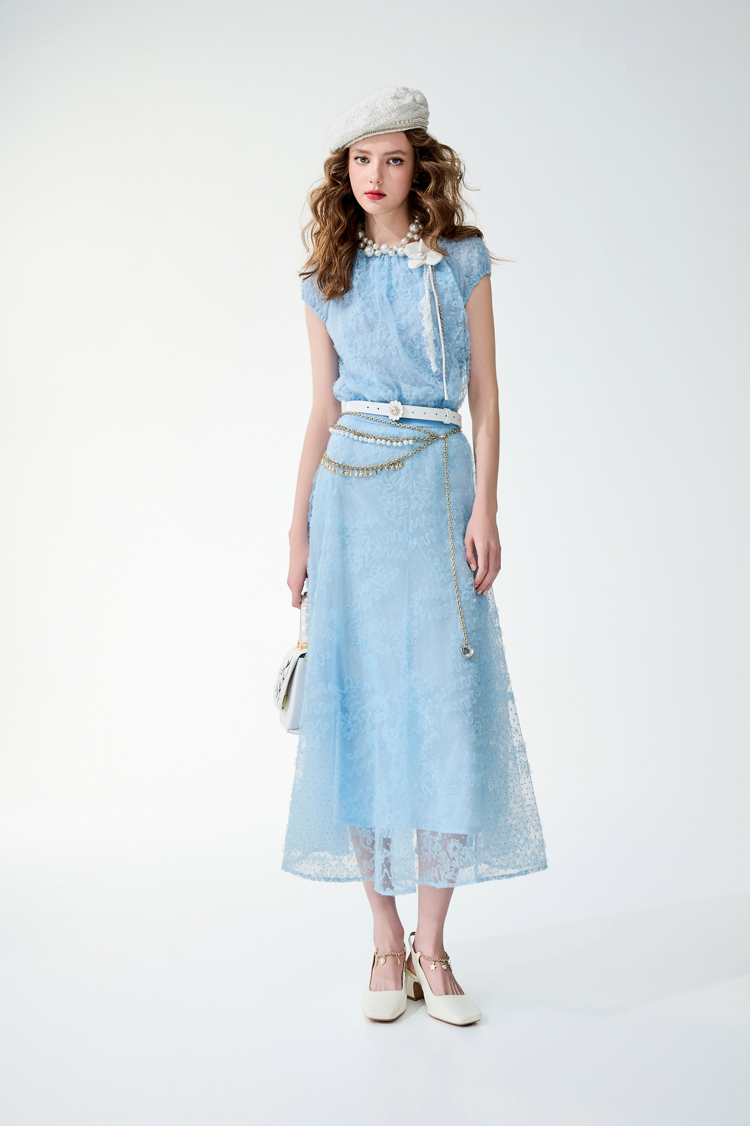 幻藍色自帶花朵別針上衣幻藍色自帶花朵別針上衣,上衣,春夏穿搭