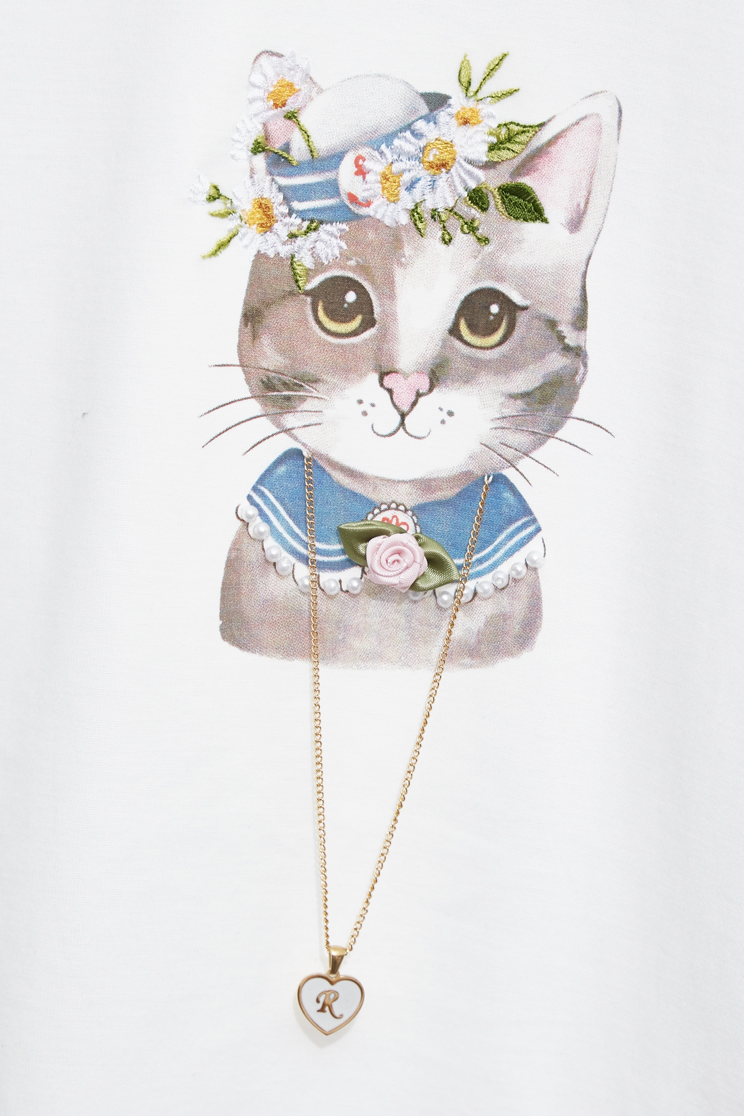 戴花朵帽貓咪印花Ｔ恤上衣戴花朵帽貓咪印花Ｔ恤上衣,上衣,春夏穿搭,白色上衣,項鍊