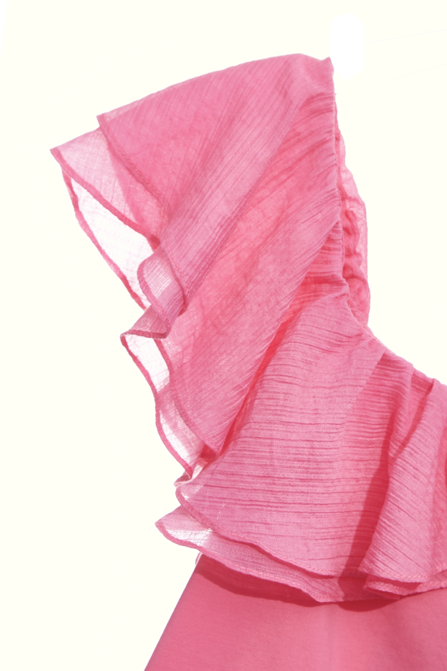 壓紋雪紡荷葉Ｔ恤上衣壓紋雪紡荷葉Ｔ恤上衣,上衣,春夏穿搭,荷葉,雪紡