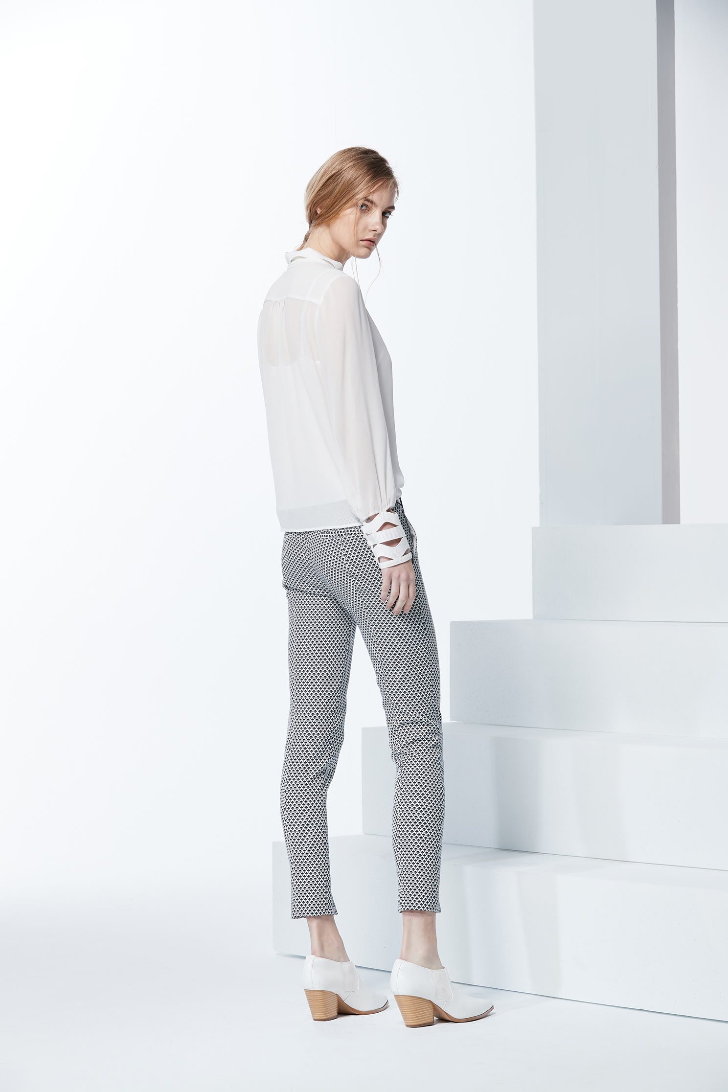 Hollow out shirts,top,whitetop,croptop,lace,lacedtop,blouse,longsleevetop,chiffon,chiffontop