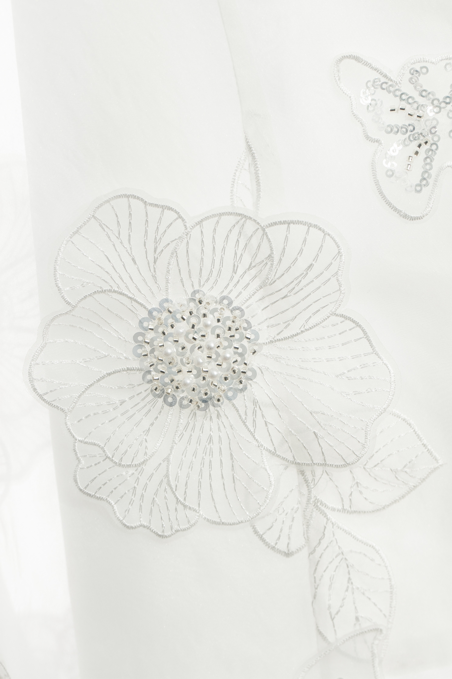 立體亮片繡花烏干襯衫上衣立體亮片繡花烏干襯衫上衣,上衣,內搭上衣,珍珠,白色上衣,秋冬穿搭,繡花,花花世界,襯衫