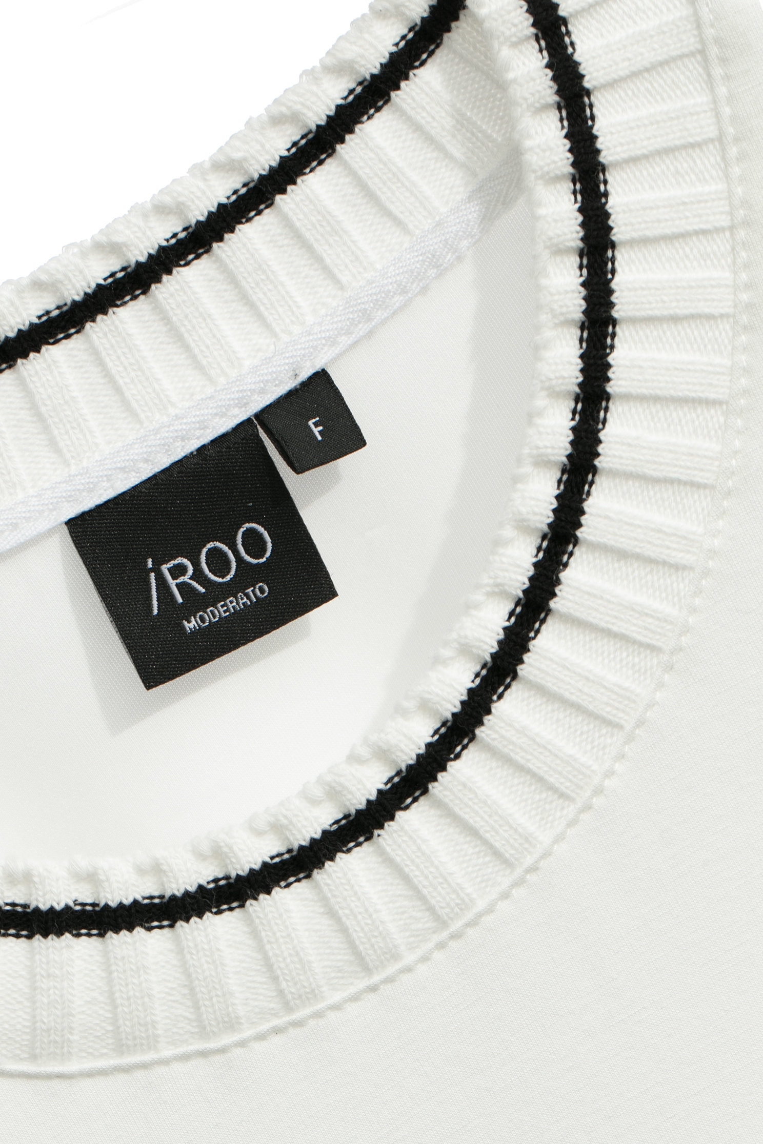 織帶立體繞黑花絲光上衣織帶立體繞黑花絲光上衣,上衣,白色上衣,秋冬穿搭