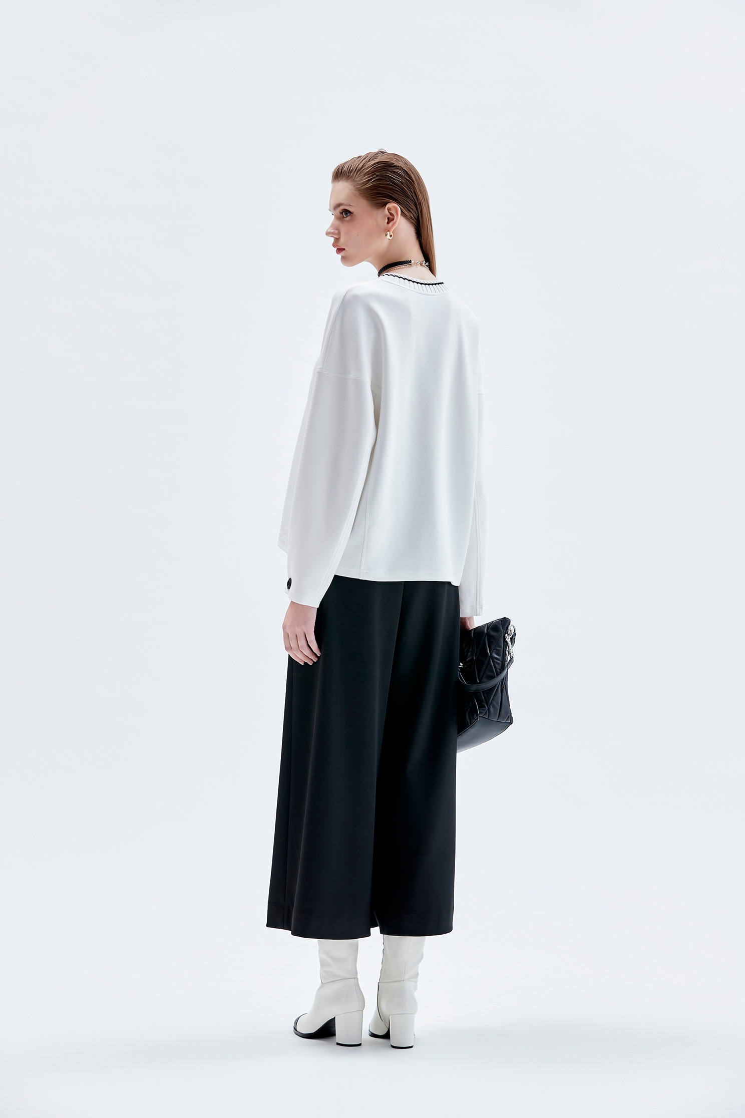 織帶立體繞黑花絲光上衣織帶立體繞黑花絲光上衣,上衣,白色上衣,秋冬穿搭