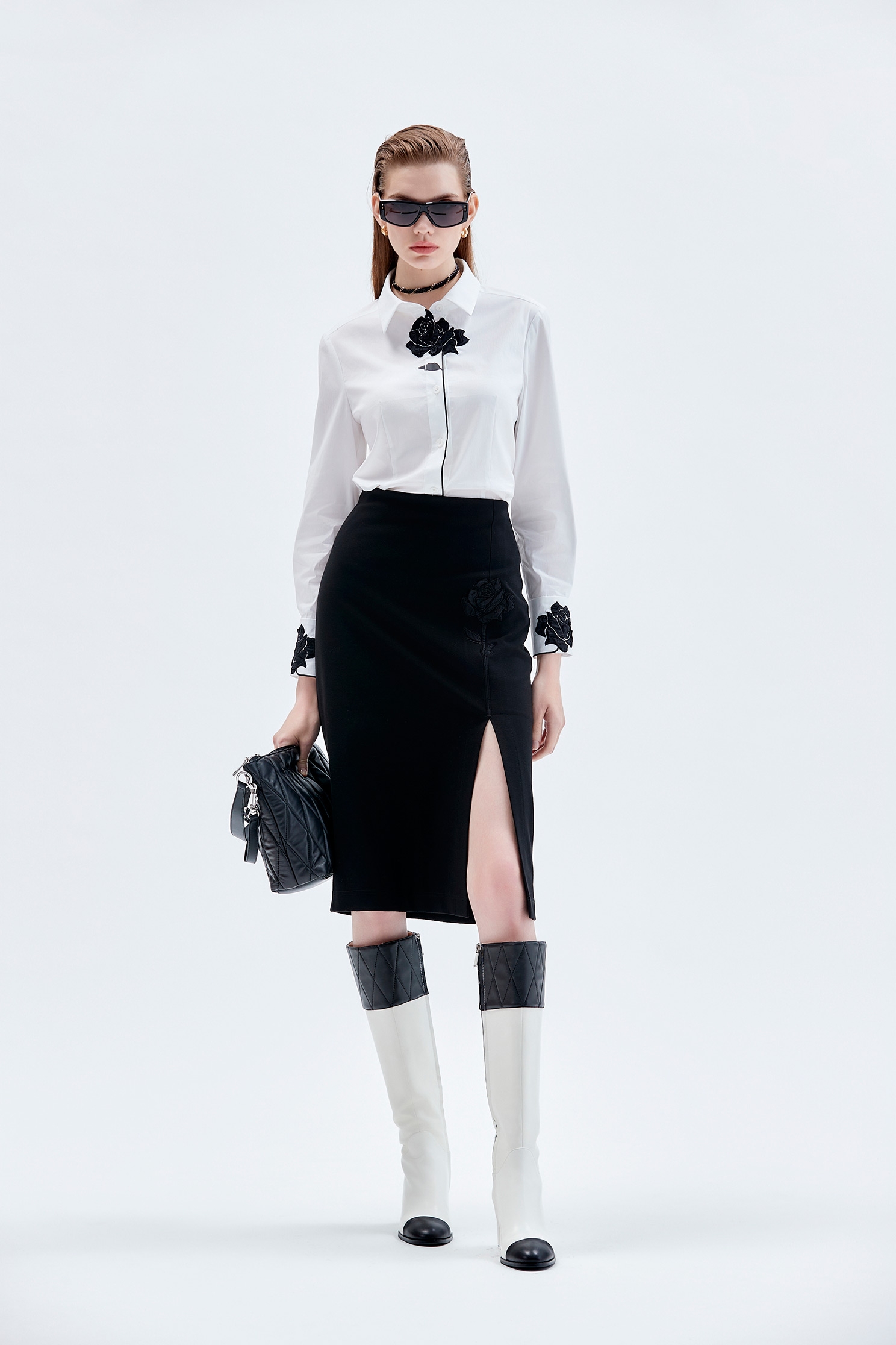 立體黑玫瑰繡花彈性白襯衫立體黑玫瑰繡花彈性白襯衫,上衣,人氣商品,白色上衣,秋冬穿搭,繡花,襯衫