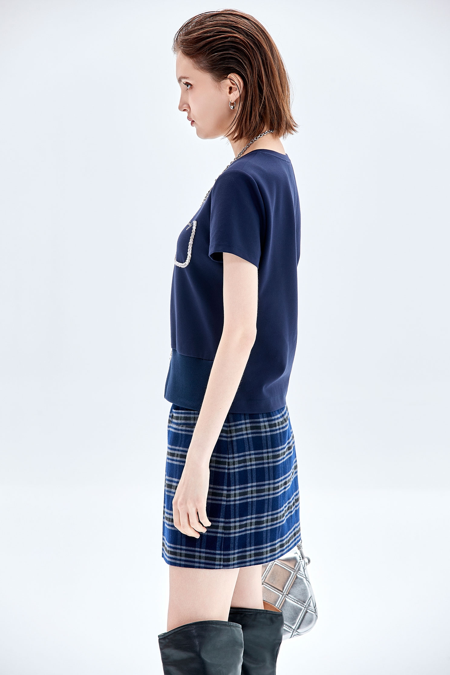 設計造型前拉鍊短袖上衣設計造型前拉鍊短袖上衣,上衣,秋冬穿搭