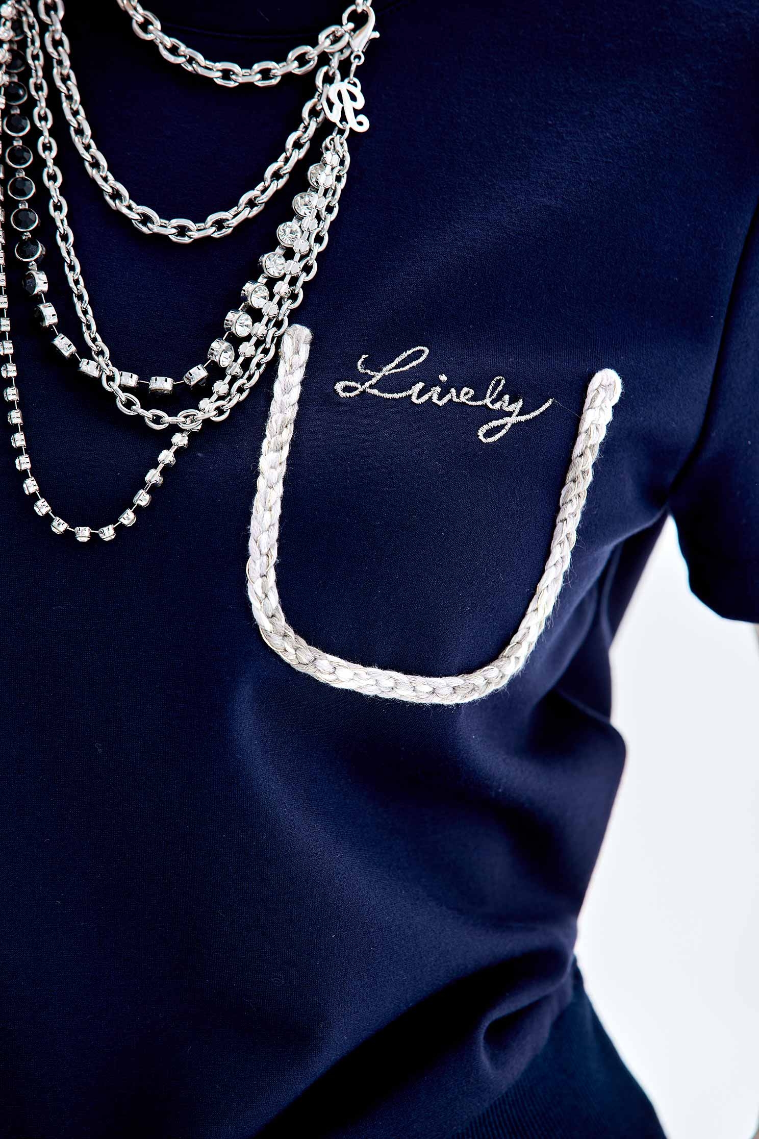 設計造型前拉鍊短袖上衣設計造型前拉鍊短袖上衣,上衣,秋冬穿搭