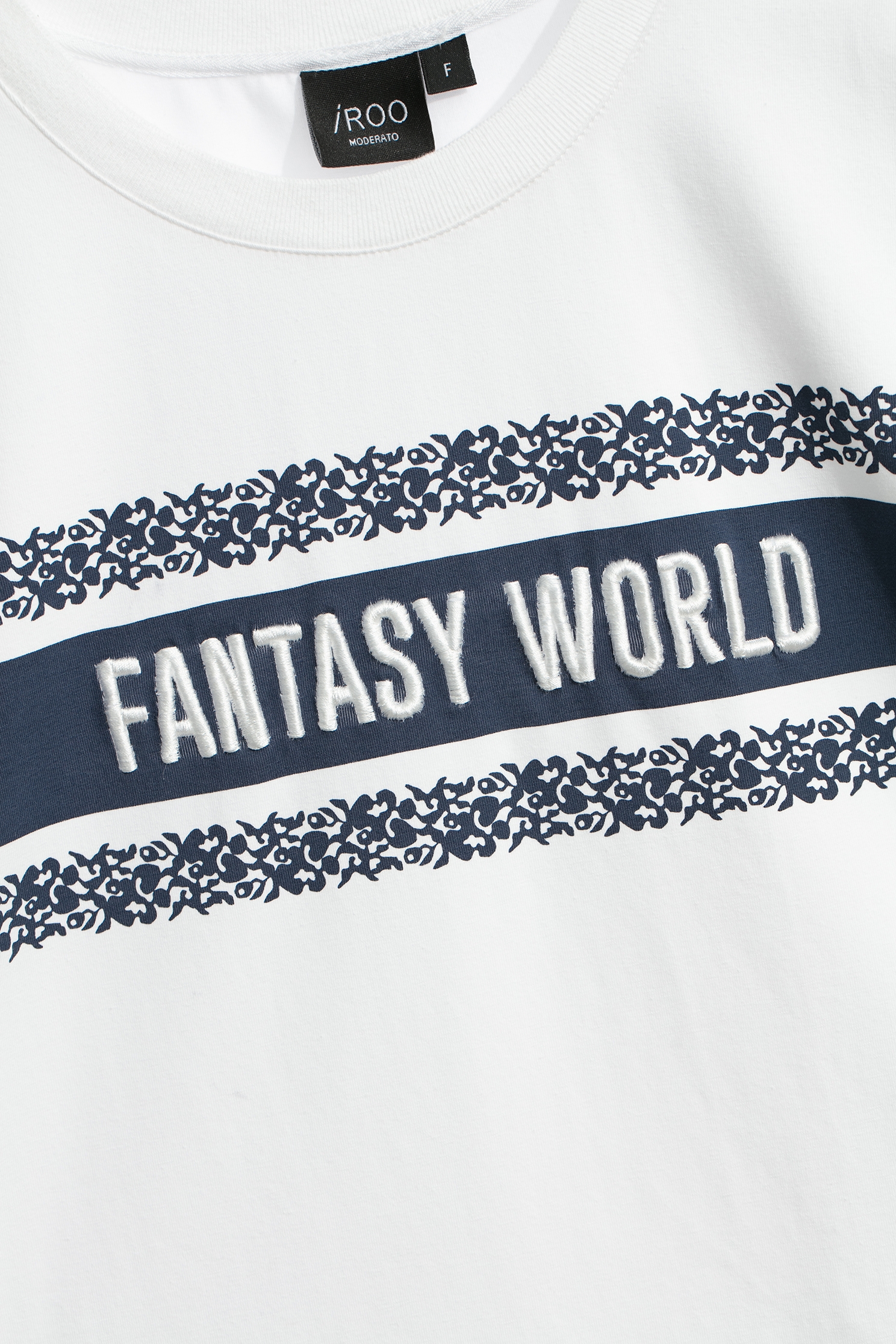 烏托邦字母刺繡T恤上衣烏托邦字母刺繡T恤上衣,上衣,刺繡,白色上衣,秋冬穿搭,純棉