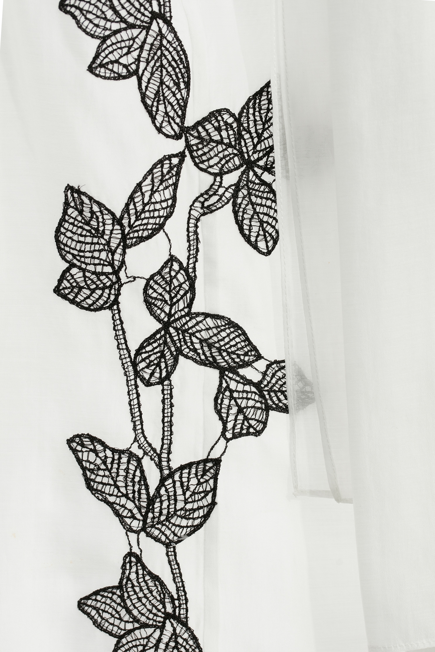 黑蕾絲壓花綁帶上衣黑蕾絲壓花綁帶上衣,上班OL穿搭,上衣,內搭上衣,秋冬穿搭,花花世界,蕾絲,蕾絲上衣