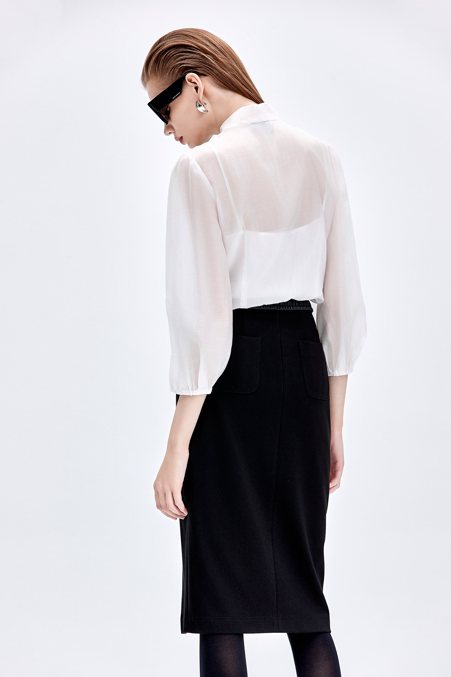 黑蕾絲壓花綁帶上衣黑蕾絲壓花綁帶上衣,上班OL穿搭,上衣,內搭上衣,秋冬穿搭,花花世界,蕾絲,蕾絲上衣