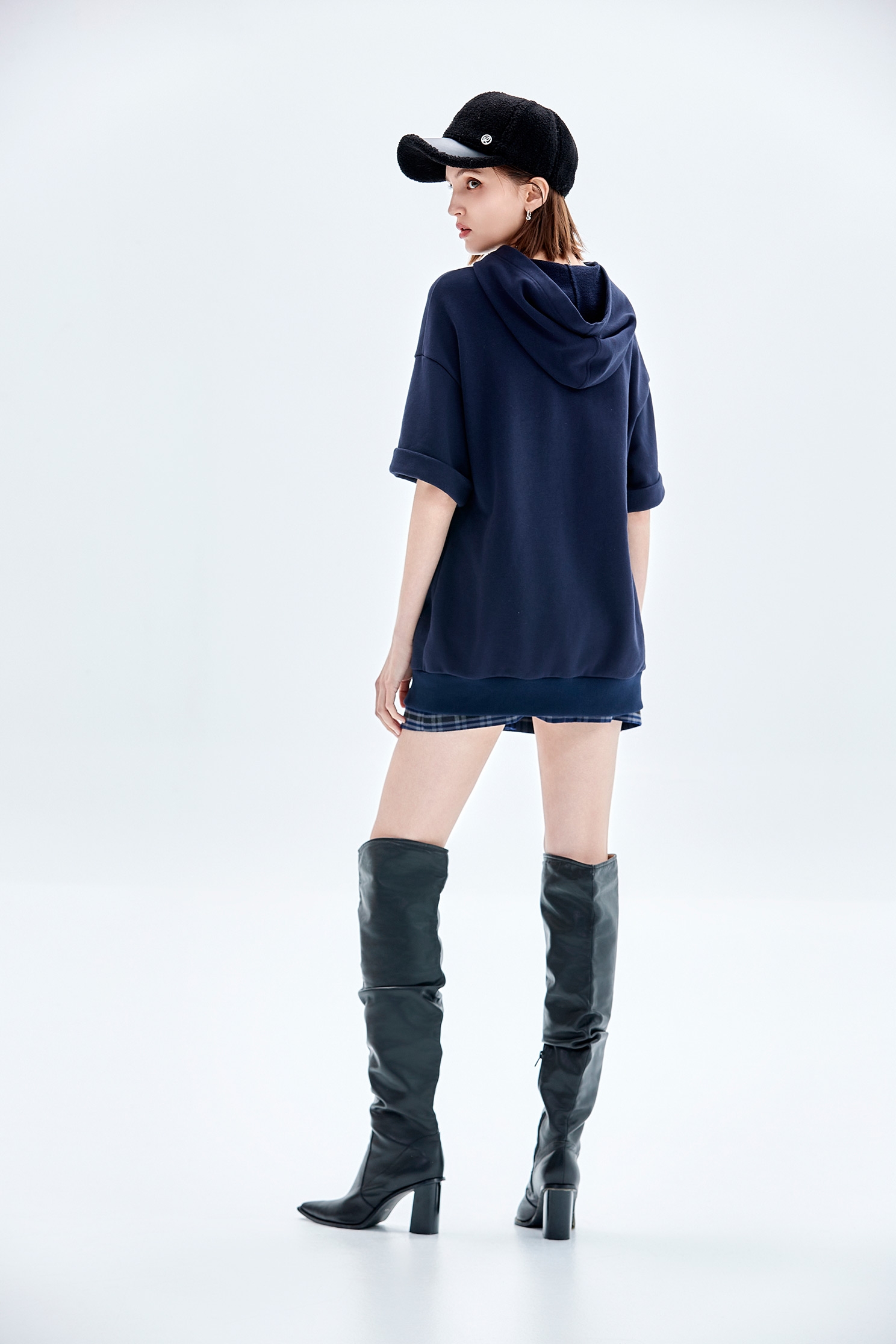 連帽衫正面標語短袖上衣連帽衫正面標語短袖上衣,上衣,帽T,秋冬穿搭,純棉