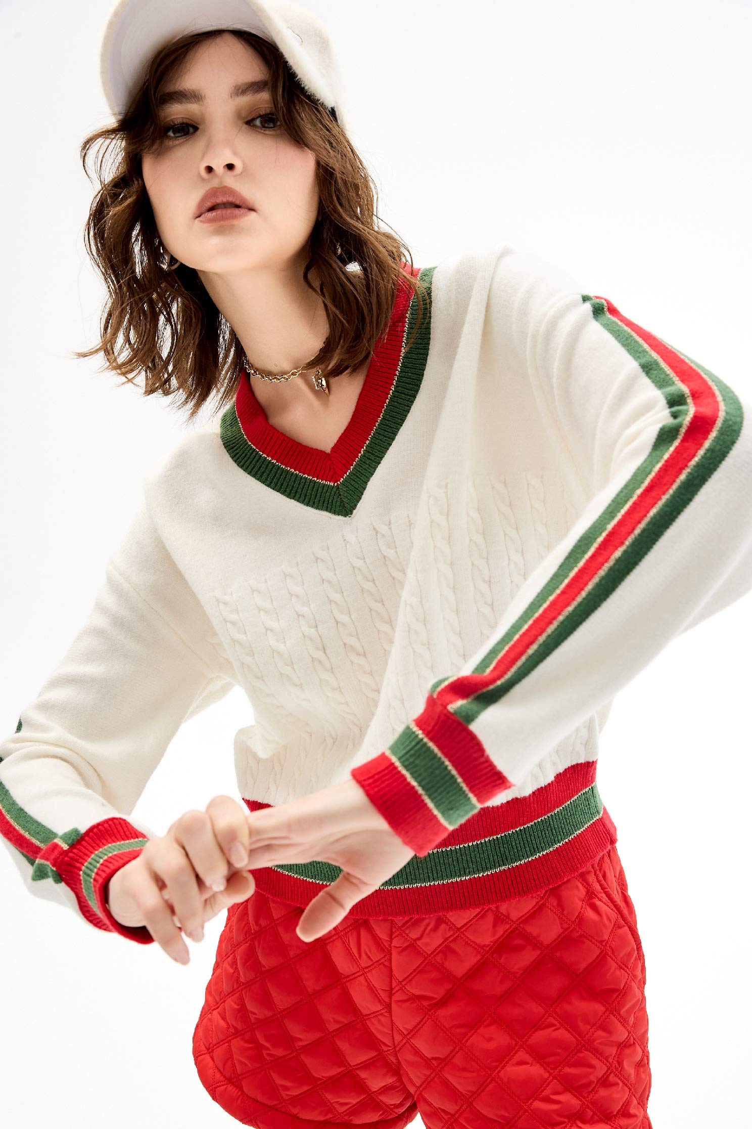 火焰深翡翠配色針織上衣火焰深翡翠配色針織上衣,上衣,白色上衣,秋冬穿搭,針織,針織衫