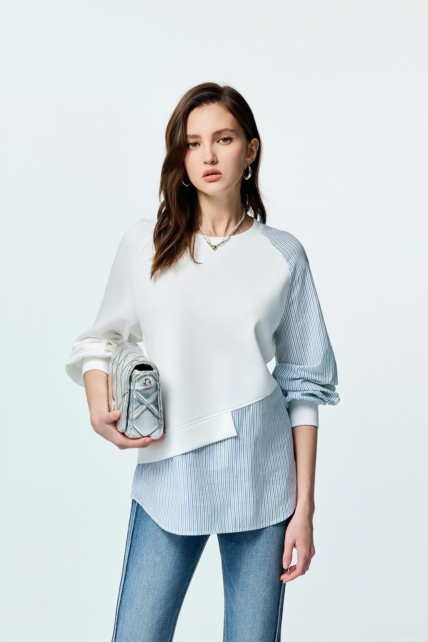 單邊袖鈕釦裝飾上衣單邊袖鈕釦裝飾上衣,上衣,條紋,白色上衣,秋冬穿搭