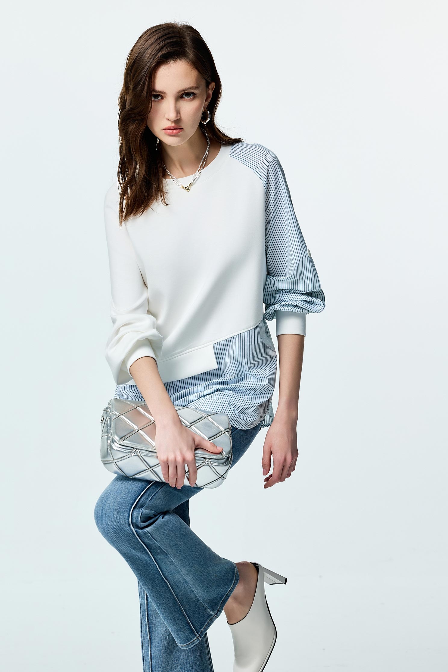 單邊袖鈕釦裝飾上衣單邊袖鈕釦裝飾上衣,上衣,條紋,白色上衣,秋冬穿搭