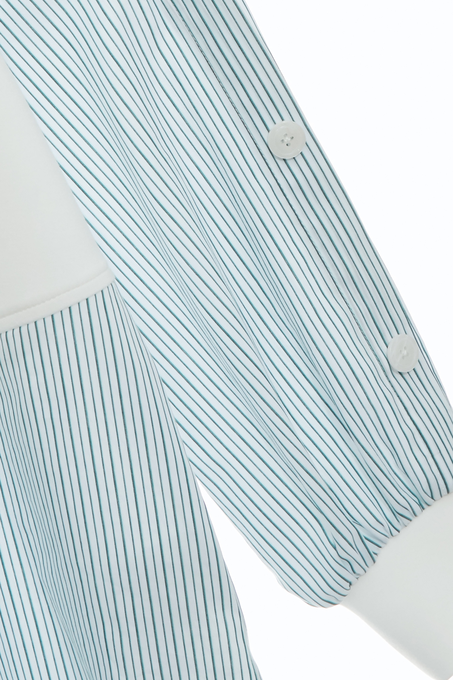 單邊袖鈕釦裝飾上衣單邊袖鈕釦裝飾上衣,上衣,條紋,白色上衣,秋冬穿搭