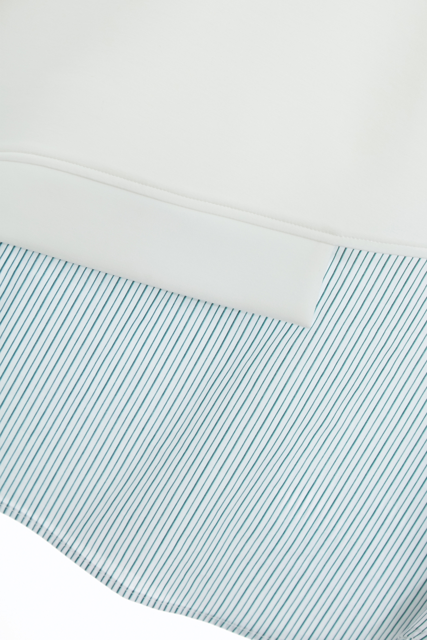 單邊袖鈕釦裝飾上衣單邊袖鈕釦裝飾上衣,上衣,條紋,白色上衣,秋冬穿搭