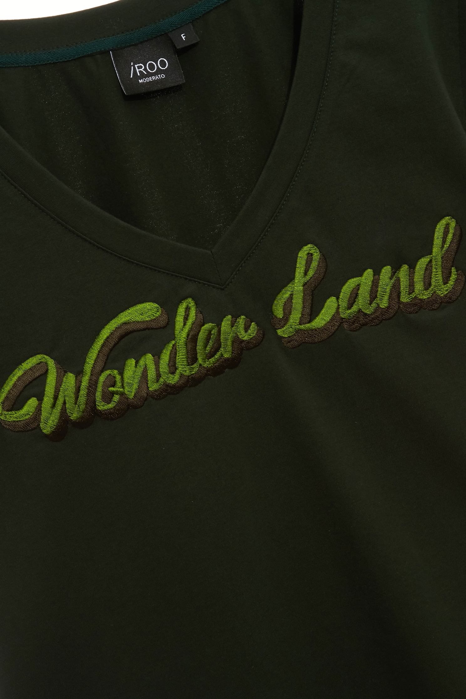 深翡翠色繡花T恤上衣深翡翠色繡花T恤上衣,上衣,刺繡,秋冬穿搭,繡花