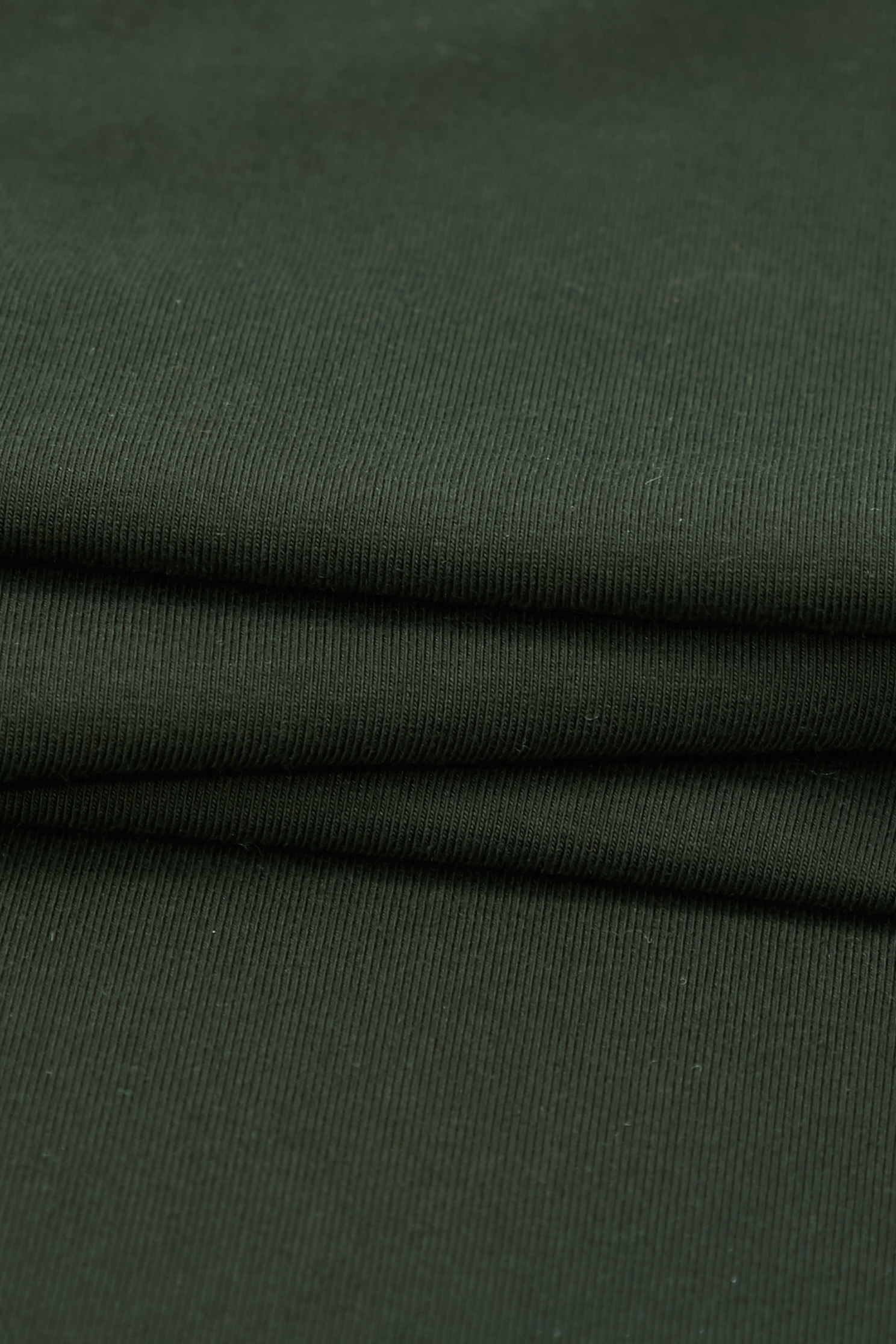 深翡翠色繡花T恤上衣深翡翠色繡花T恤上衣,上衣,刺繡,秋冬穿搭,繡花