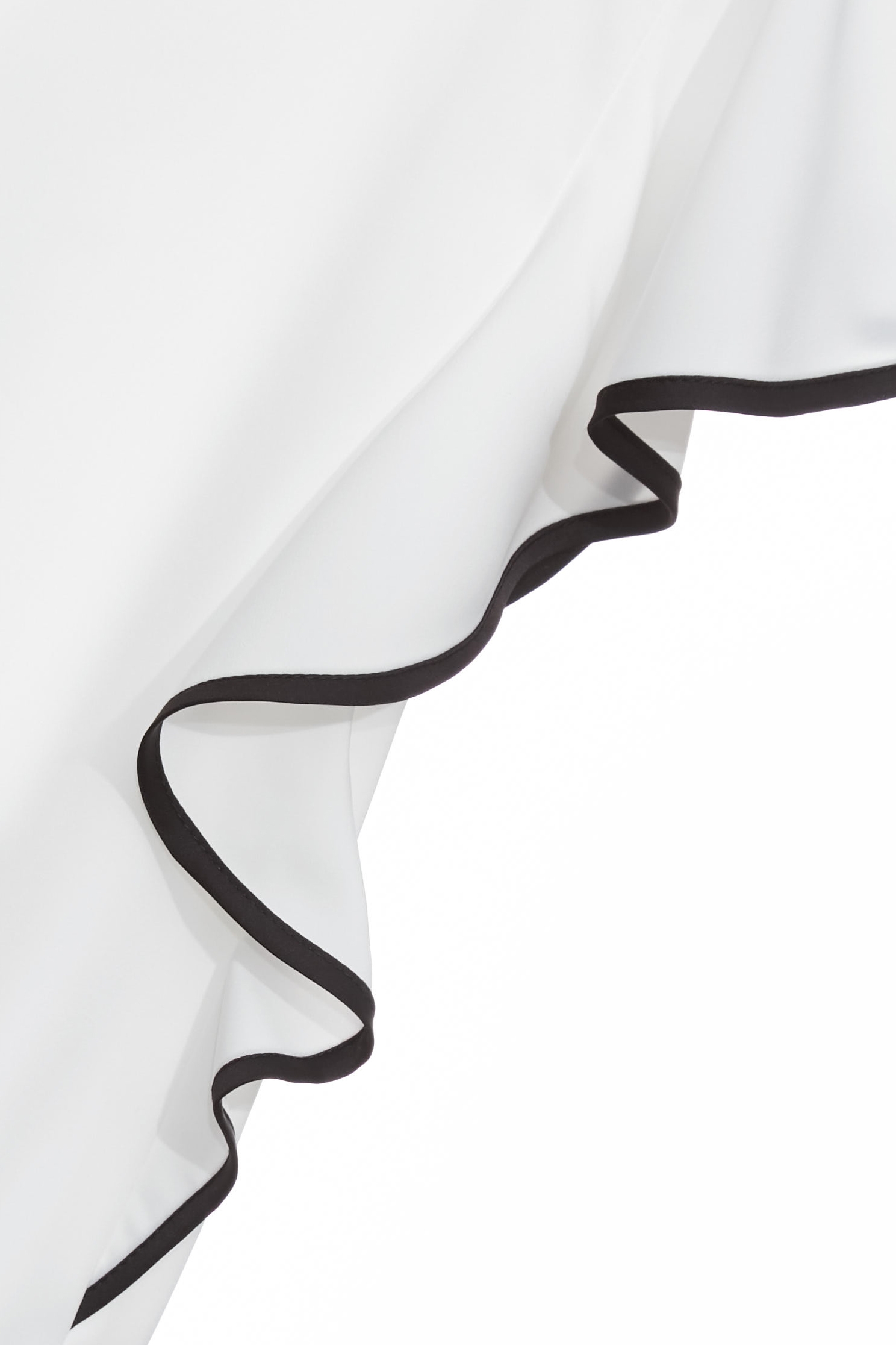 白底黑邊蝴蝶袖單品上衣白底黑邊蝴蝶袖單品上衣,上班OL穿搭,上衣,人氣商品,春夏穿搭,約會特輯,荷葉