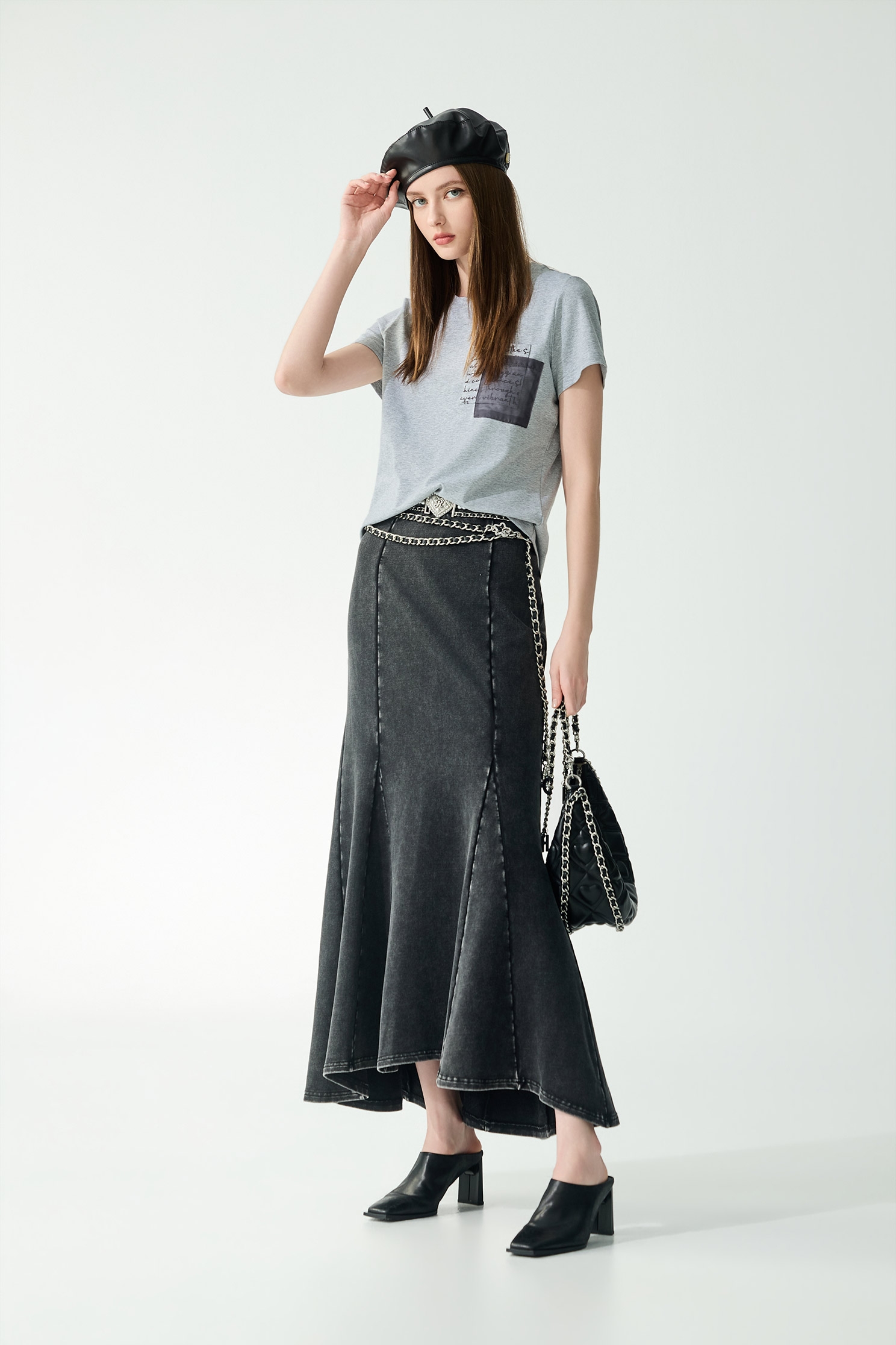 終極灰雙口袋繡花Ｔ終極灰雙口袋繡花Ｔ,T-Shirt,上衣,春夏穿搭,繡花,針織