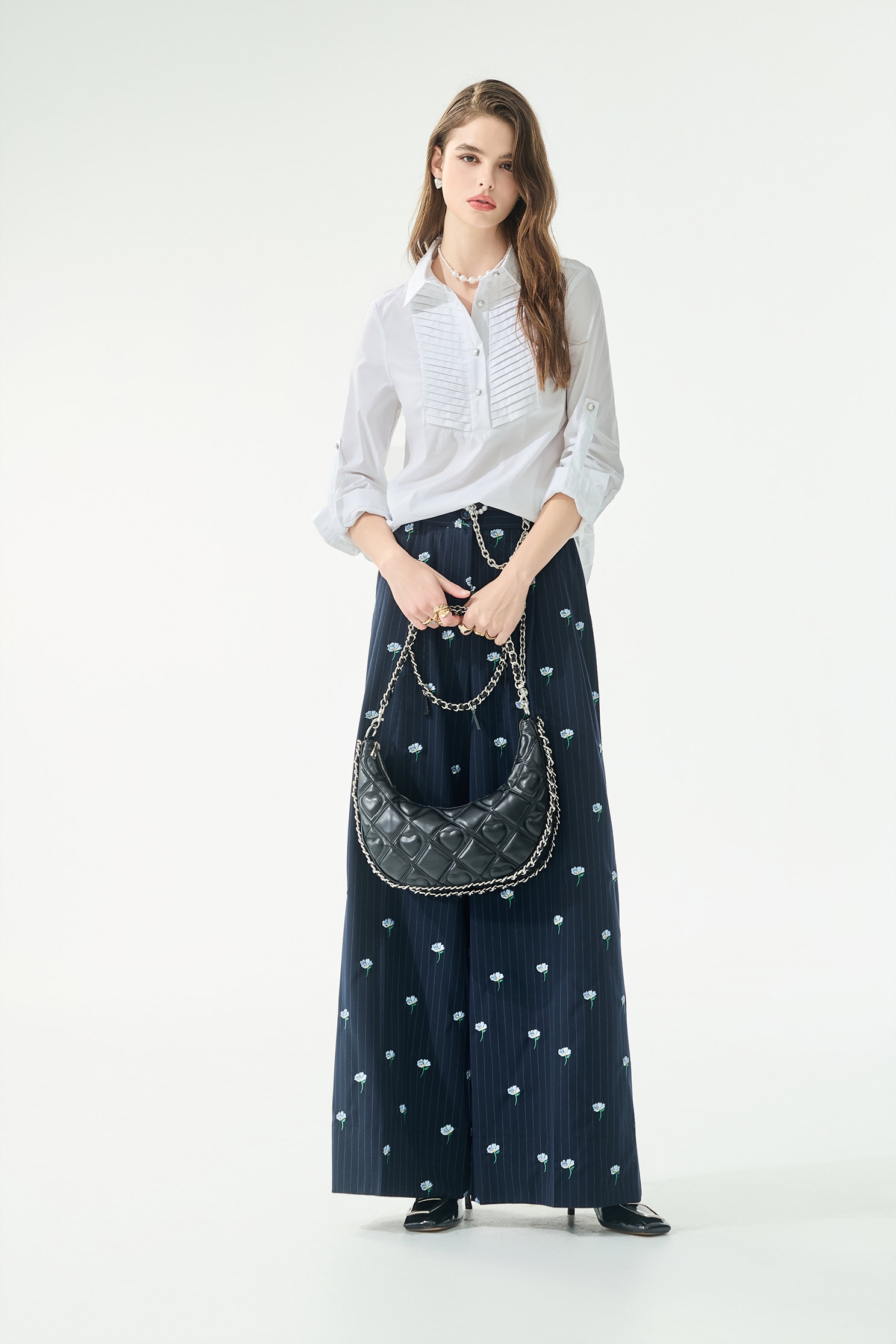 抓褶裝飾彈性長袖襯衫抓褶裝飾彈性長袖襯衫,上班OL穿搭,上衣,人氣商品,春夏穿搭,珍珠,襯衫